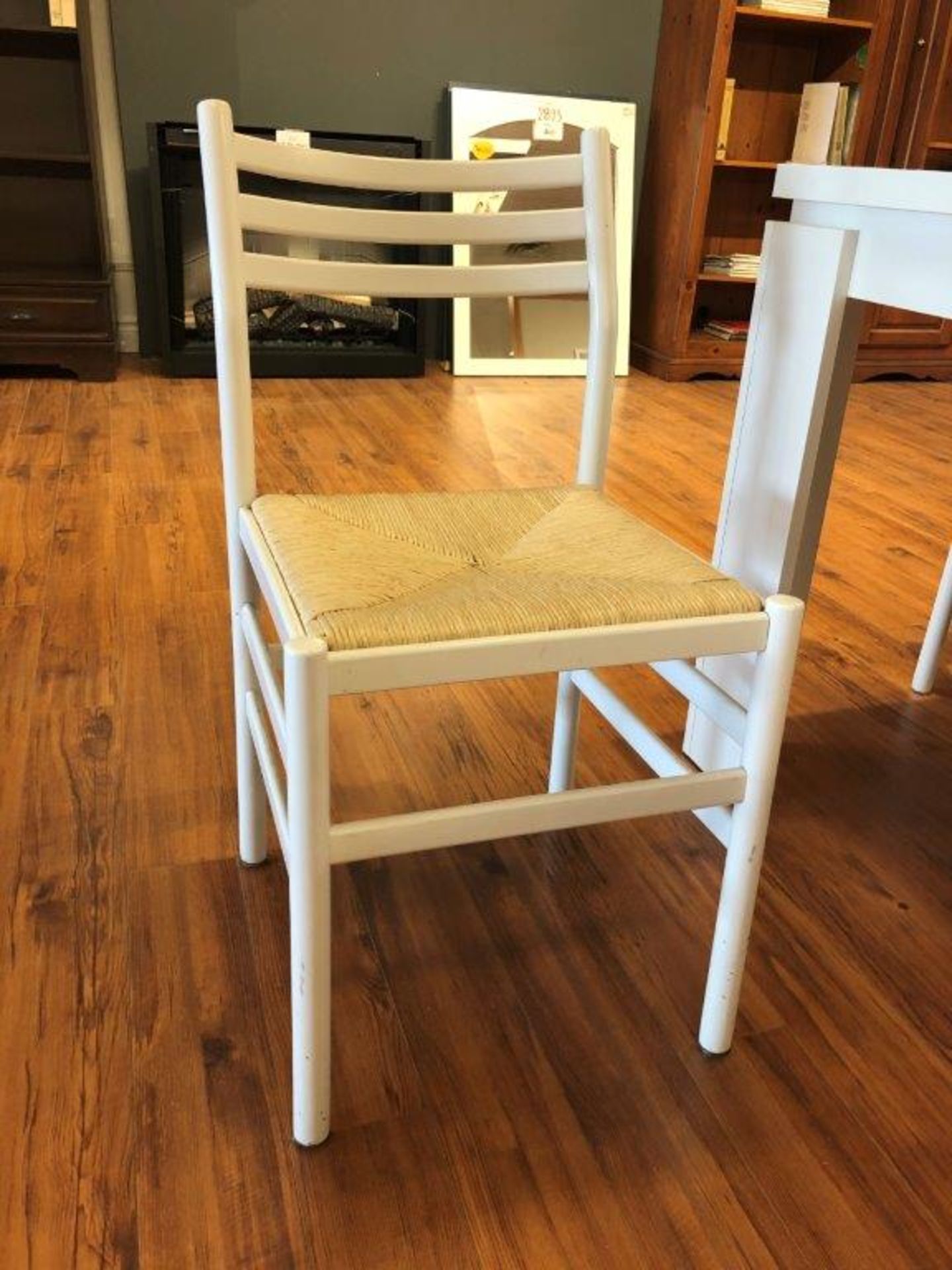 Dinning room table 3'x5' white with 4 chairs 5pcs (lot) - Image 3 of 4