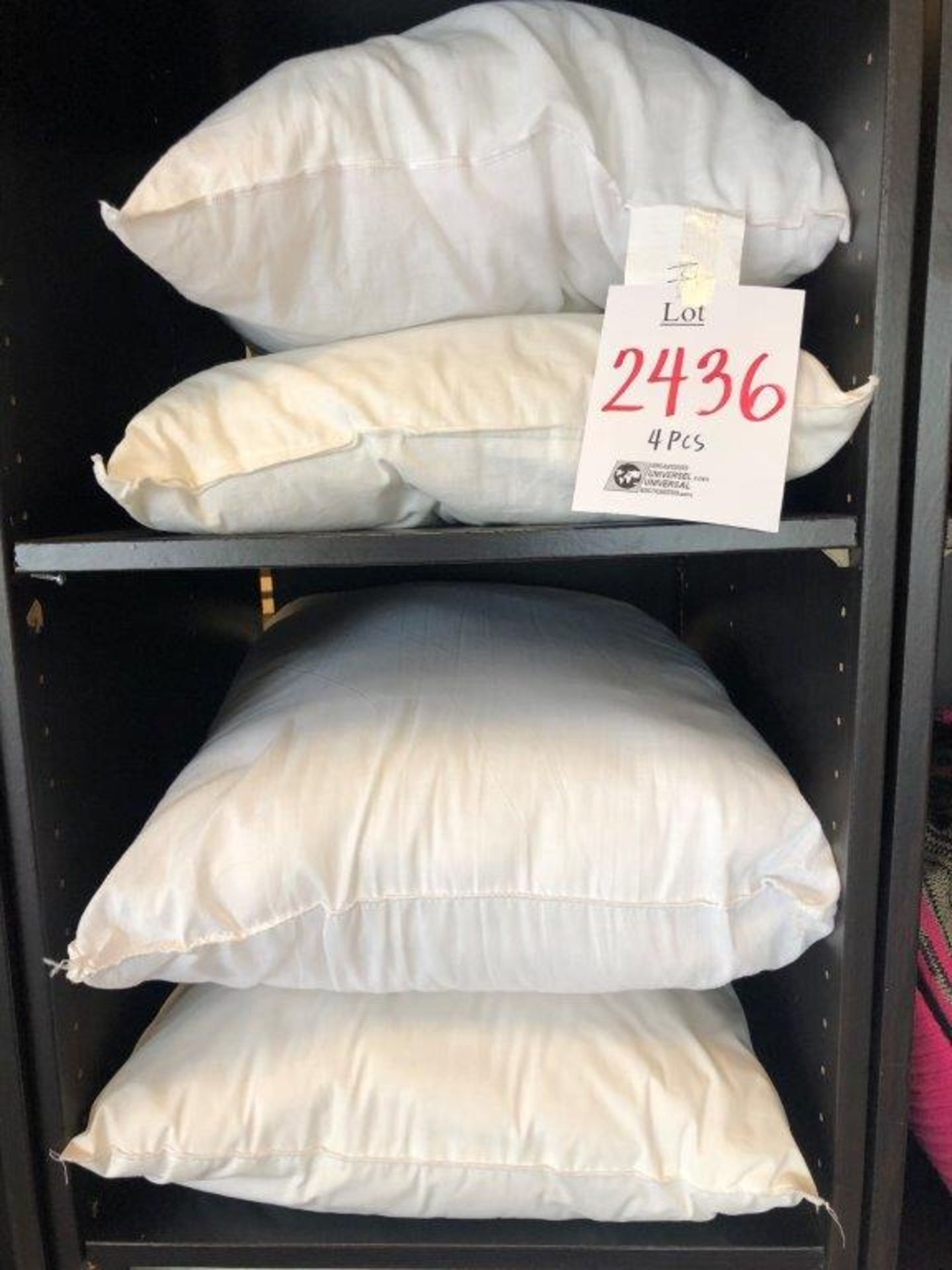 LOT: Assorted decorative pillows, 4 pcs