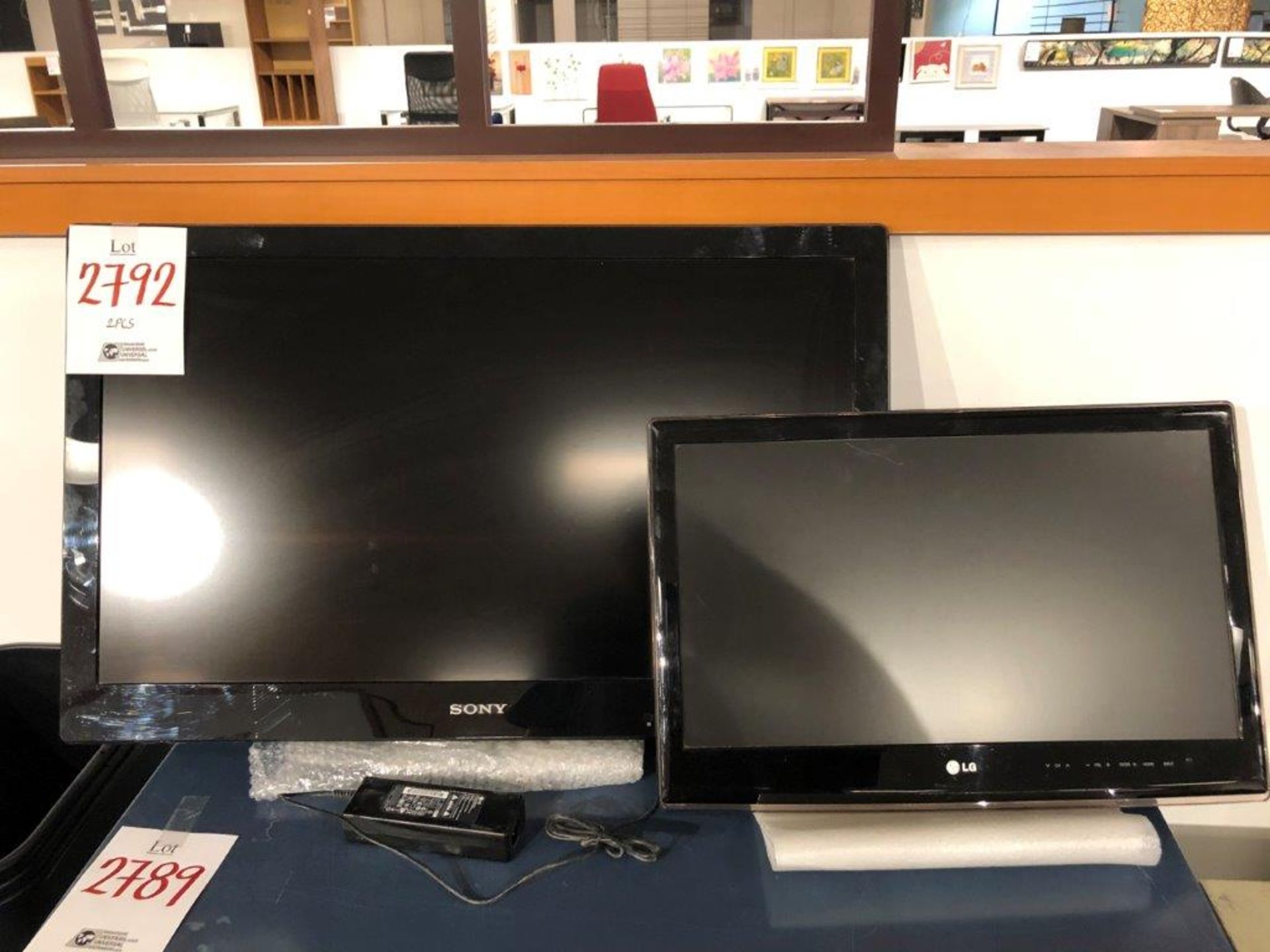 Sony 32" LCD, LG 20" LCD 2PCS