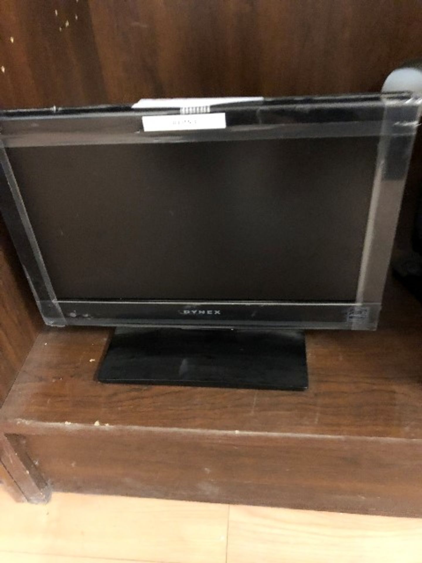 Dynex DX-L-15-10C 15” LCD television