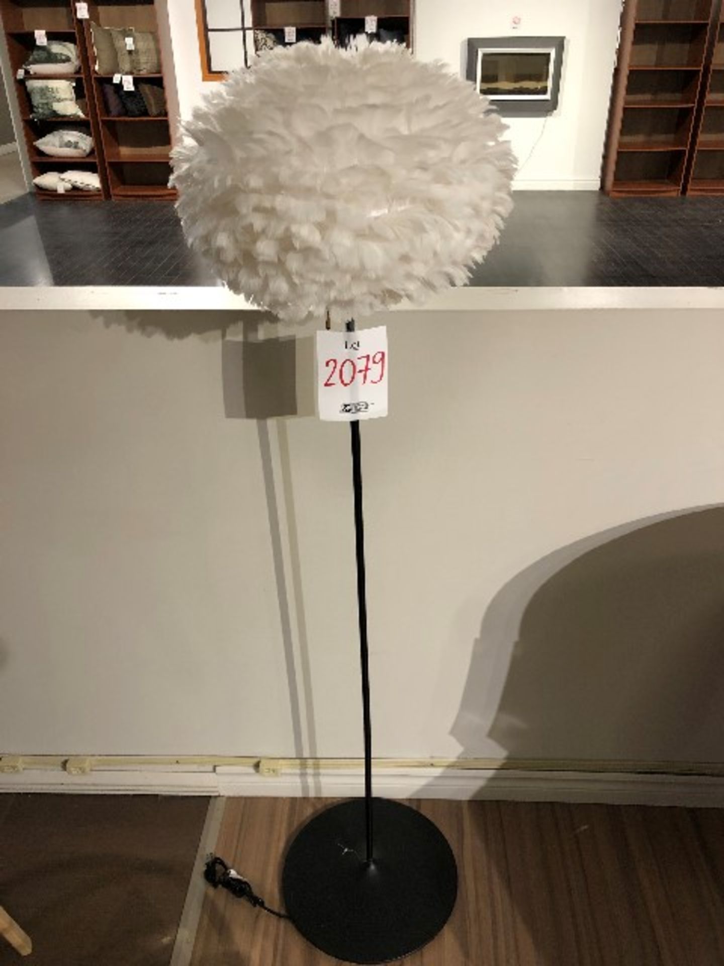 Decorative floor lamp w/feather lampshade, H.62”