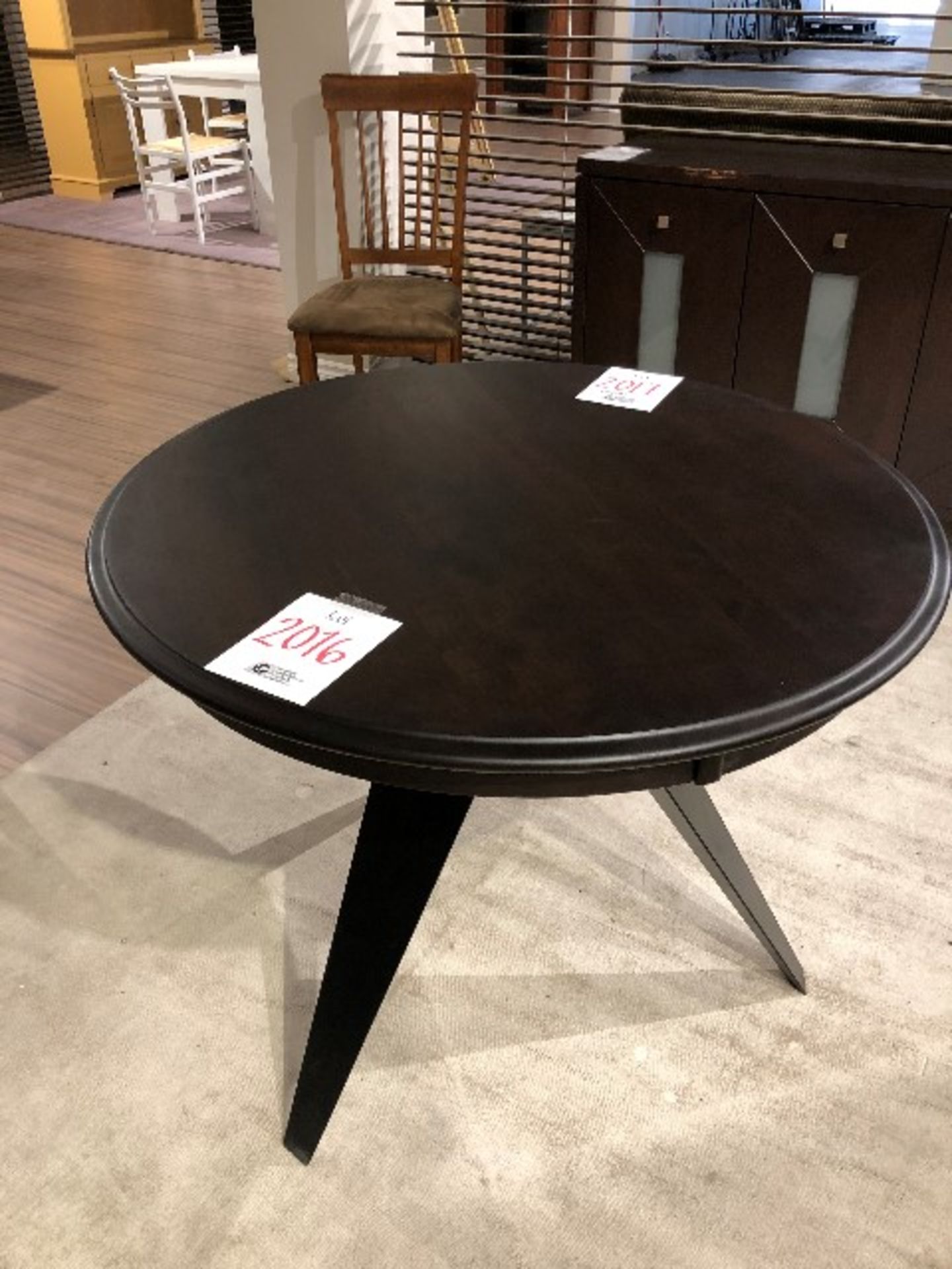Round table, diameter 36”