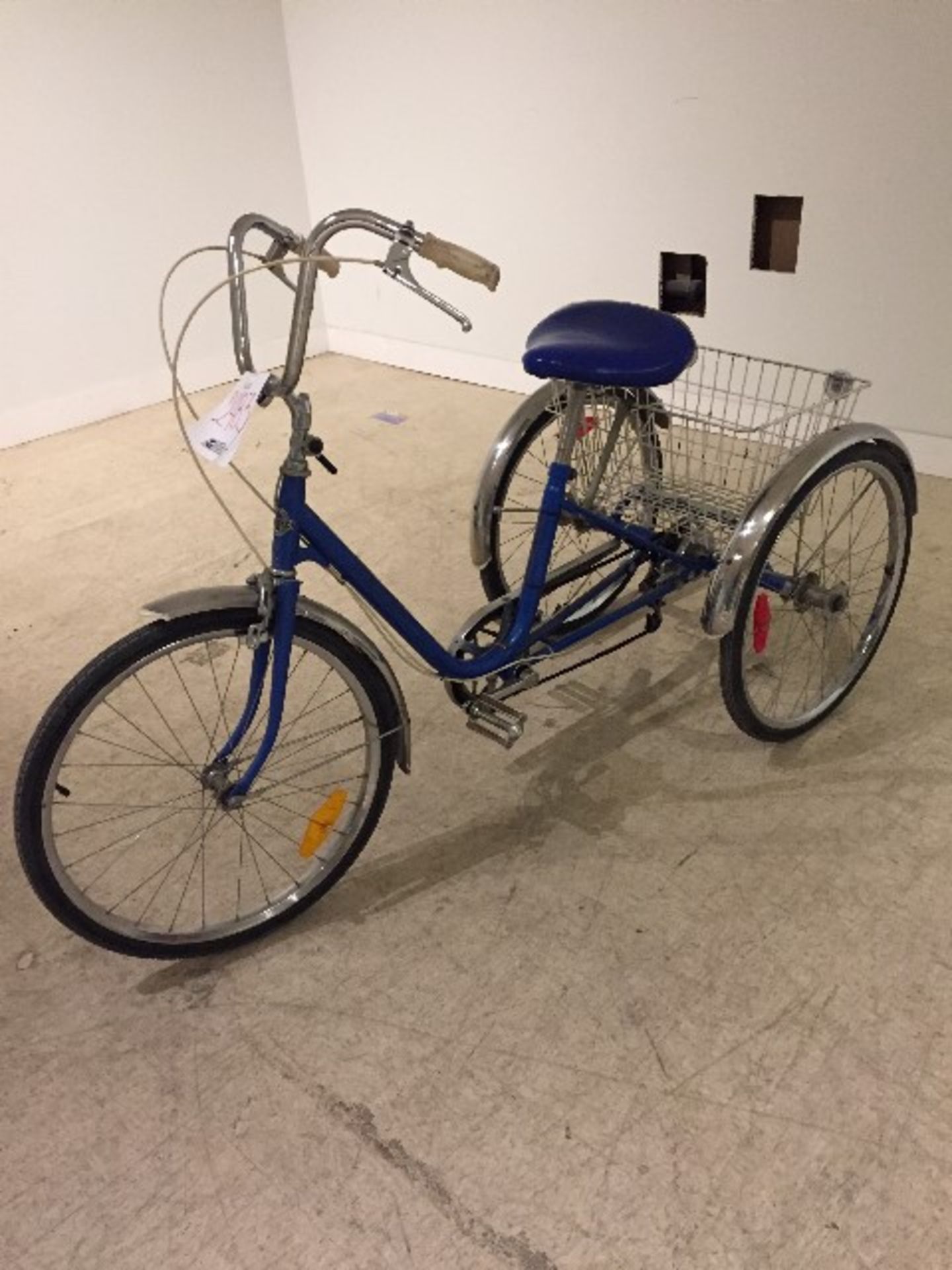 3-wheeler bicycle w/rear basket - Image 2 of 3