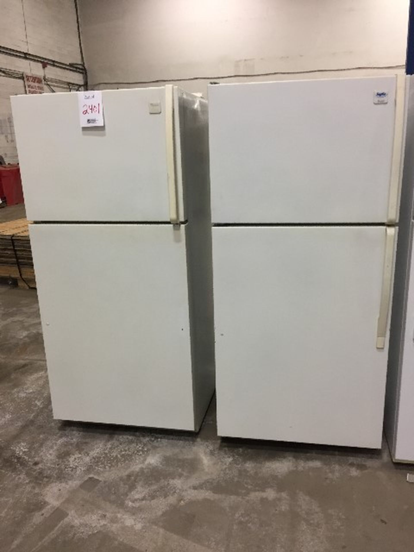 Assorted Fridges 4pcs (NOT TESTED AS IS/TEL QUEL) - Image 3 of 3