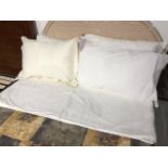 Pillows & linen, 5 pcs (Lot)
