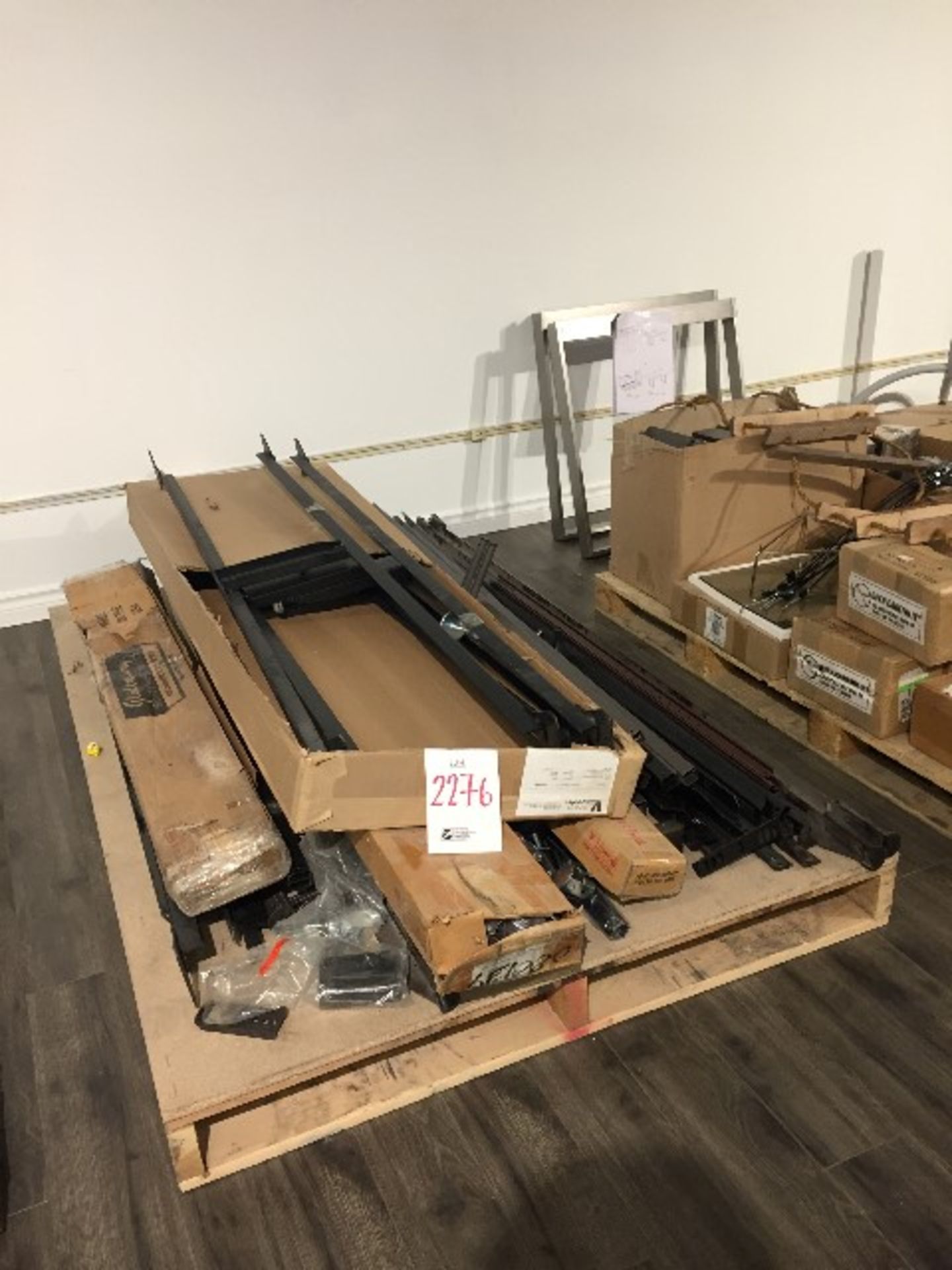 Assorted bed frame parts (Lot) (Warehouse overstock/parts as is/telquel) - Image 2 of 2
