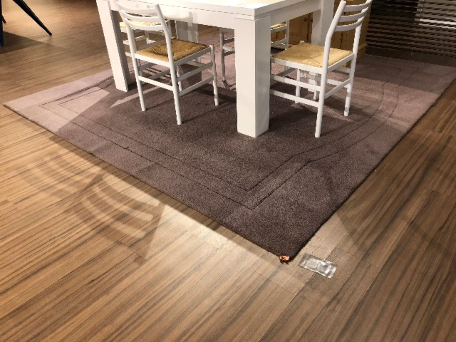 Area carpet, approx.9ftx9ft, showroom demo