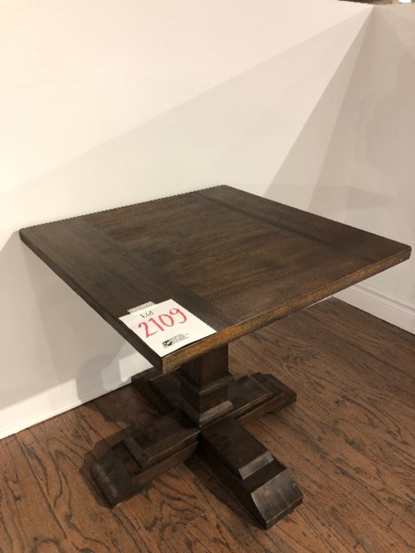 Table, 27”x27”x25”