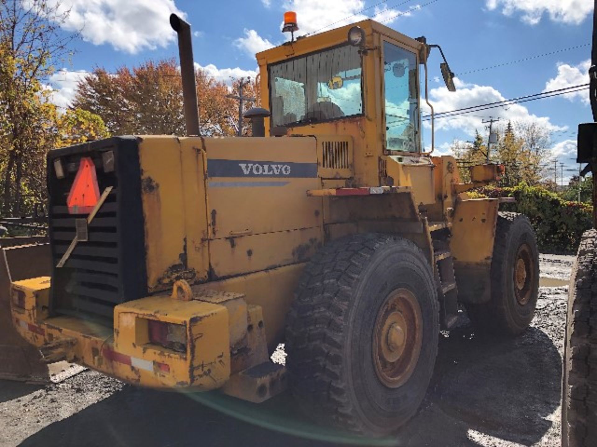 1998 Volvo Model: L90C, articulated wheel loader, s/n: L90CV62842, 30 281 hours - Image 4 of 11