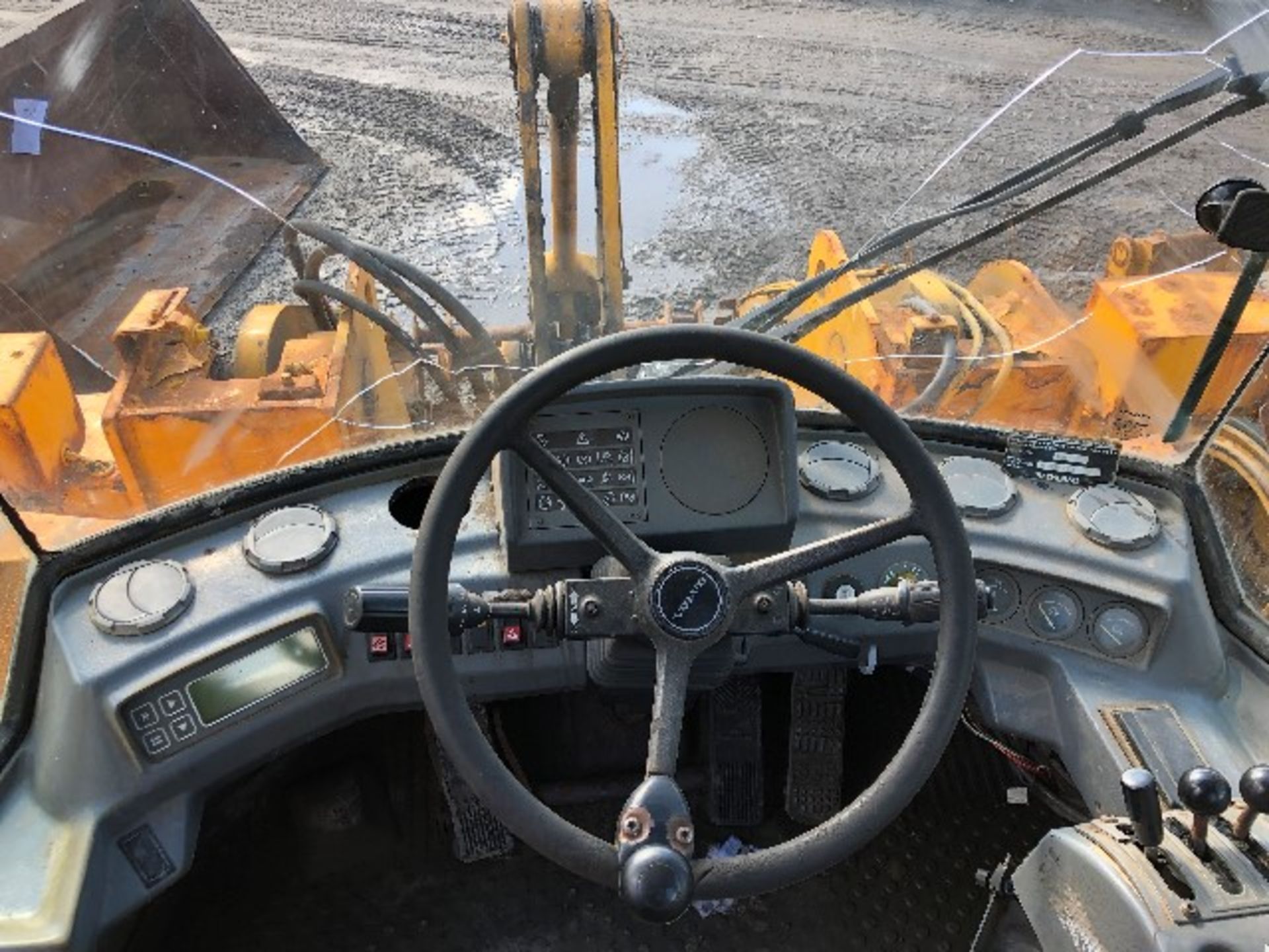 1998 Volvo Model: L90C, articulated wheel loader, s/n: L90CV62842, 30 281 hours - Image 9 of 11