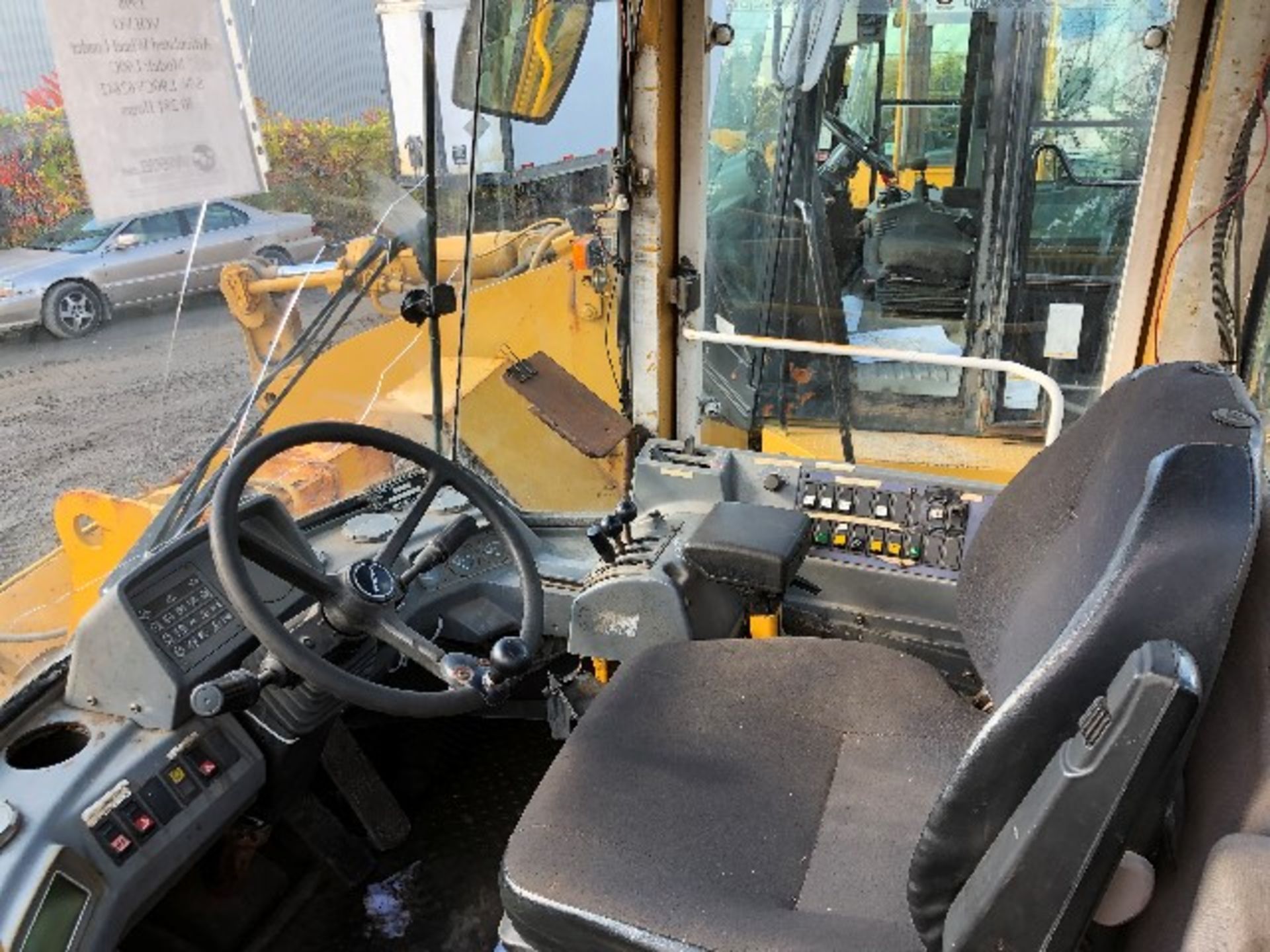 1998 Volvo Model: L90C, articulated wheel loader, s/n: L90CV62842, 30 281 hours - Image 8 of 11