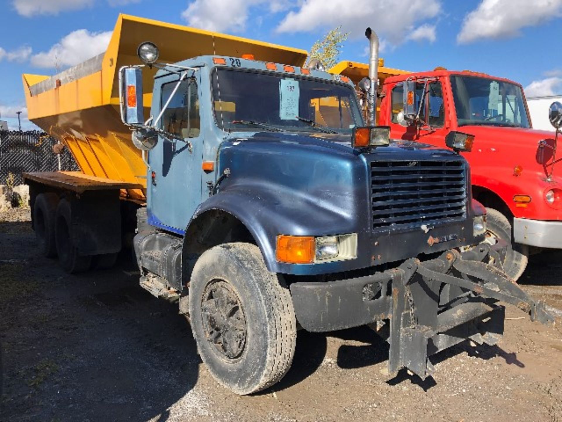 1990 International Model: 40S w/diesel engine, 10 wheeler, s/n: 1HTSHZ3TSLH276047, 324 461.5 km w/ - Image 2 of 11