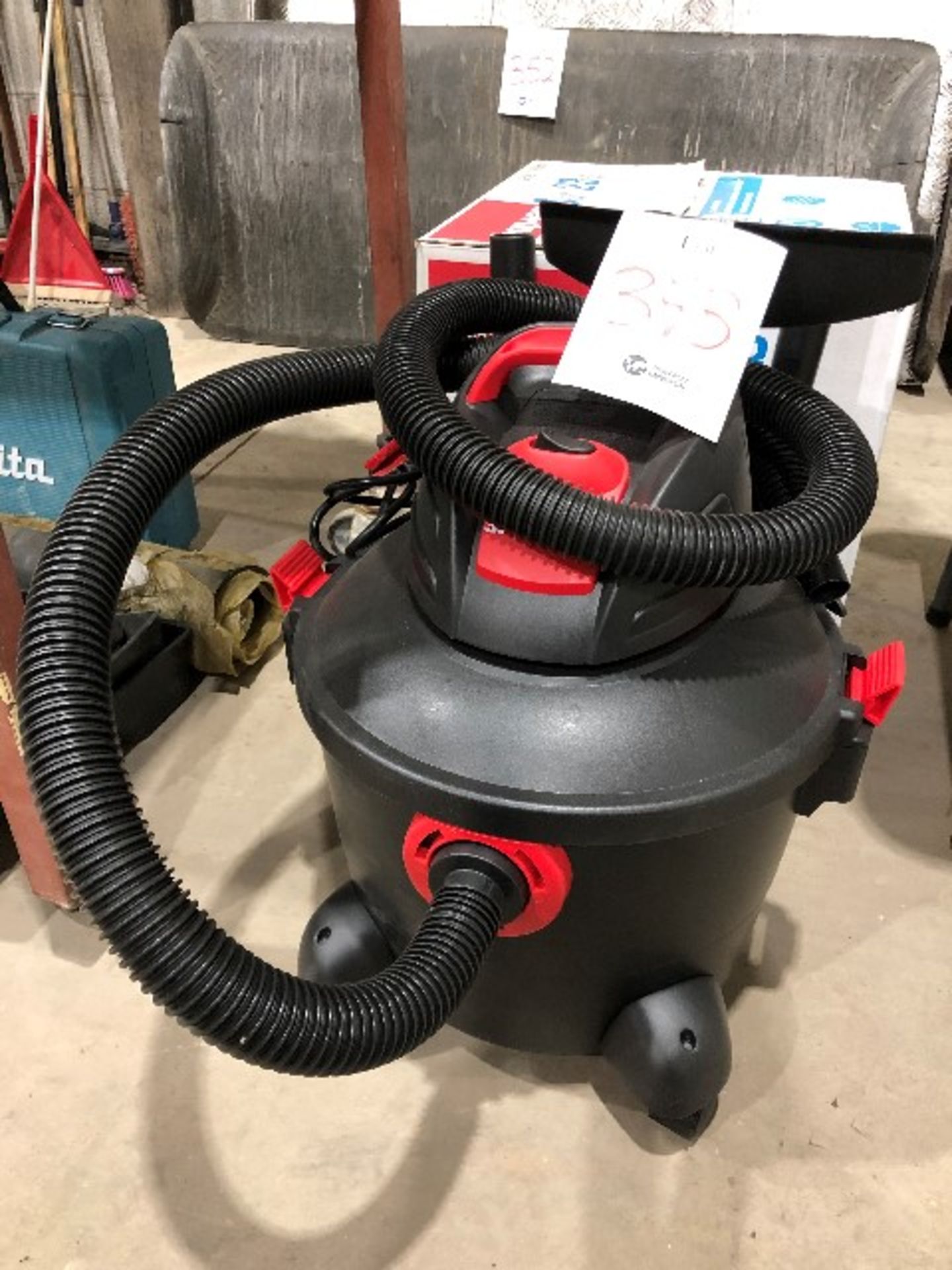 Shop Vac wet/dry vacuum, 6 gal, 8.4A