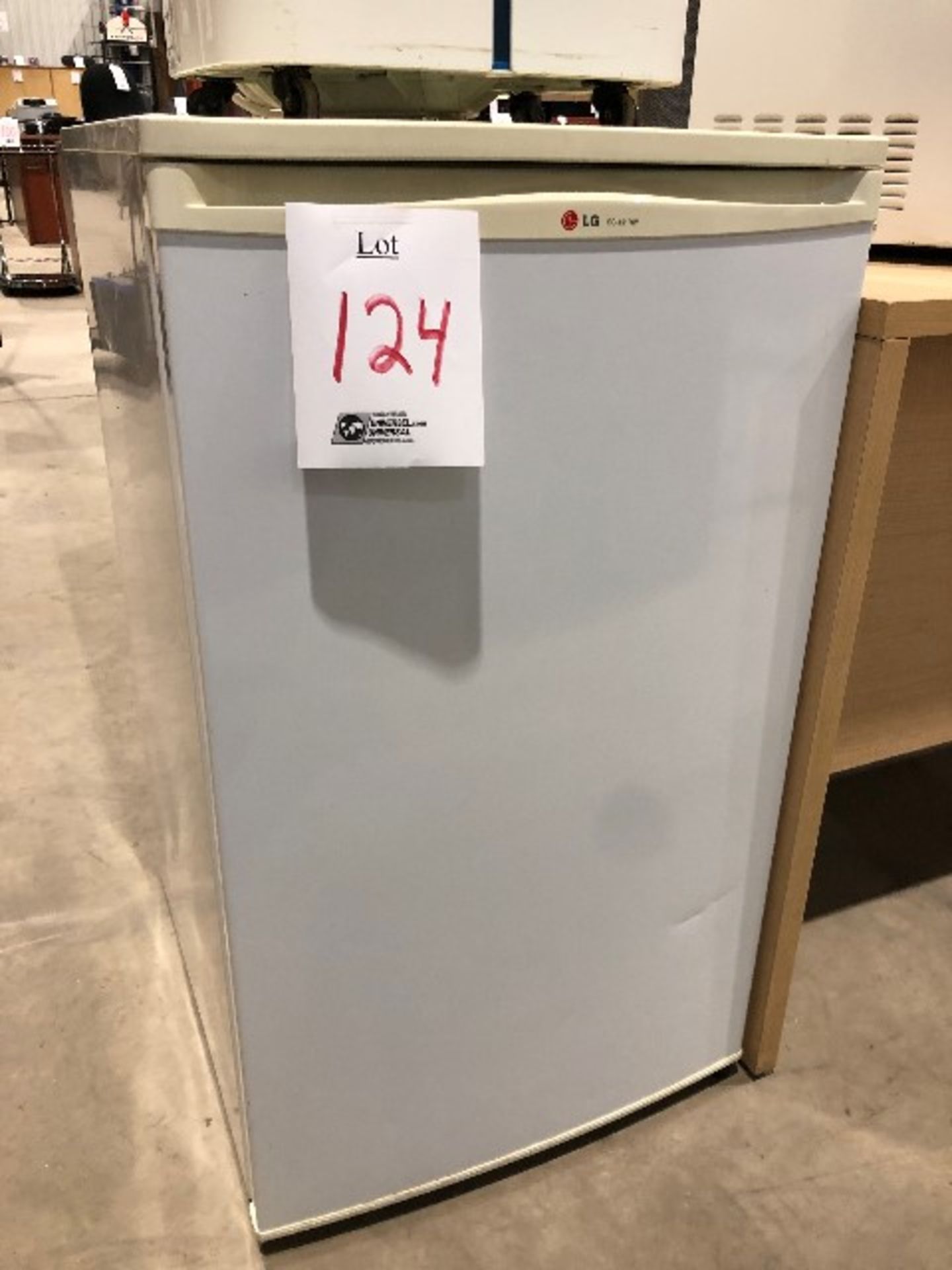 LG GC-151RW mini refrigerator