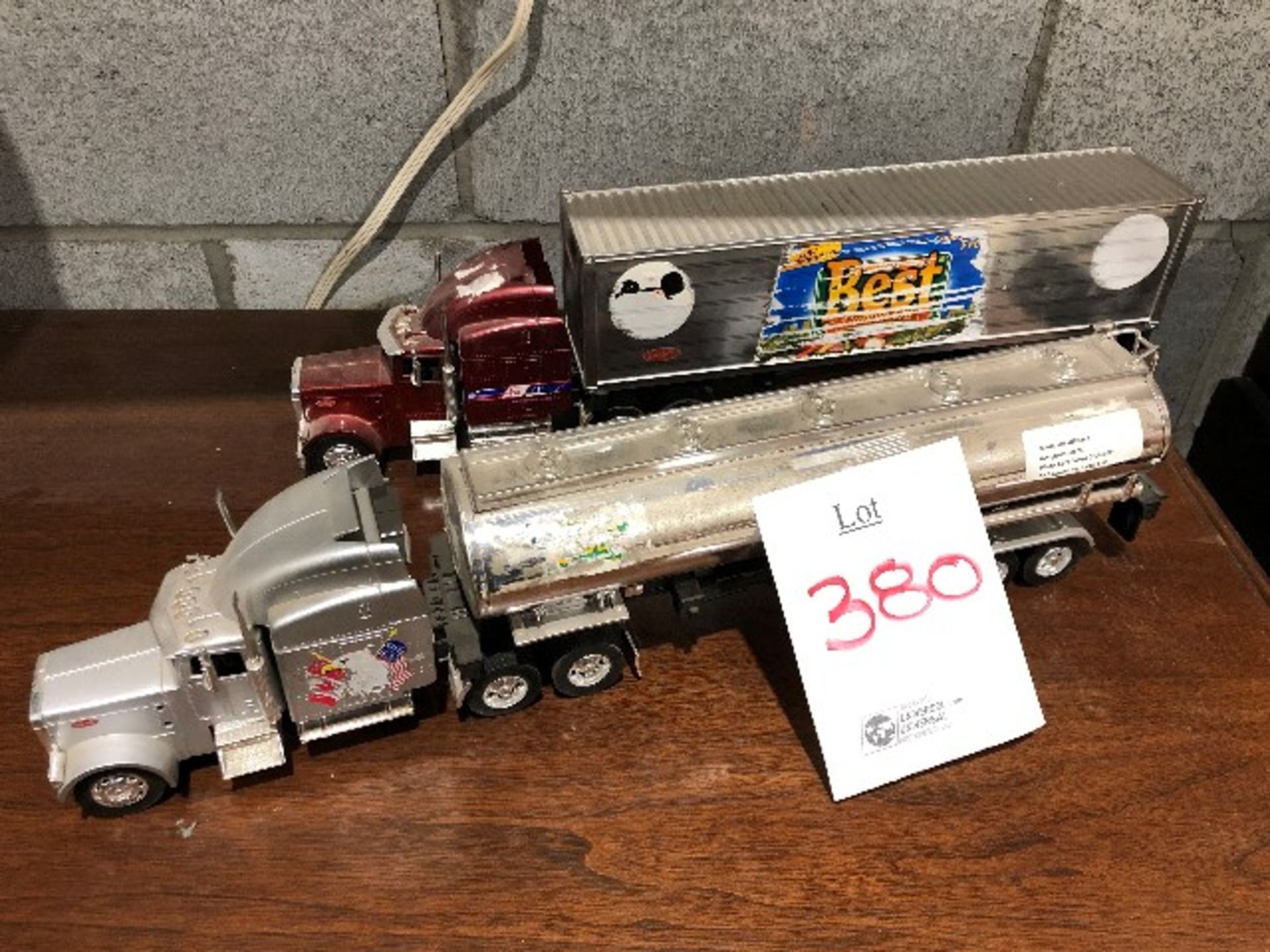 Decoration trucks, 2pcs (Lot)