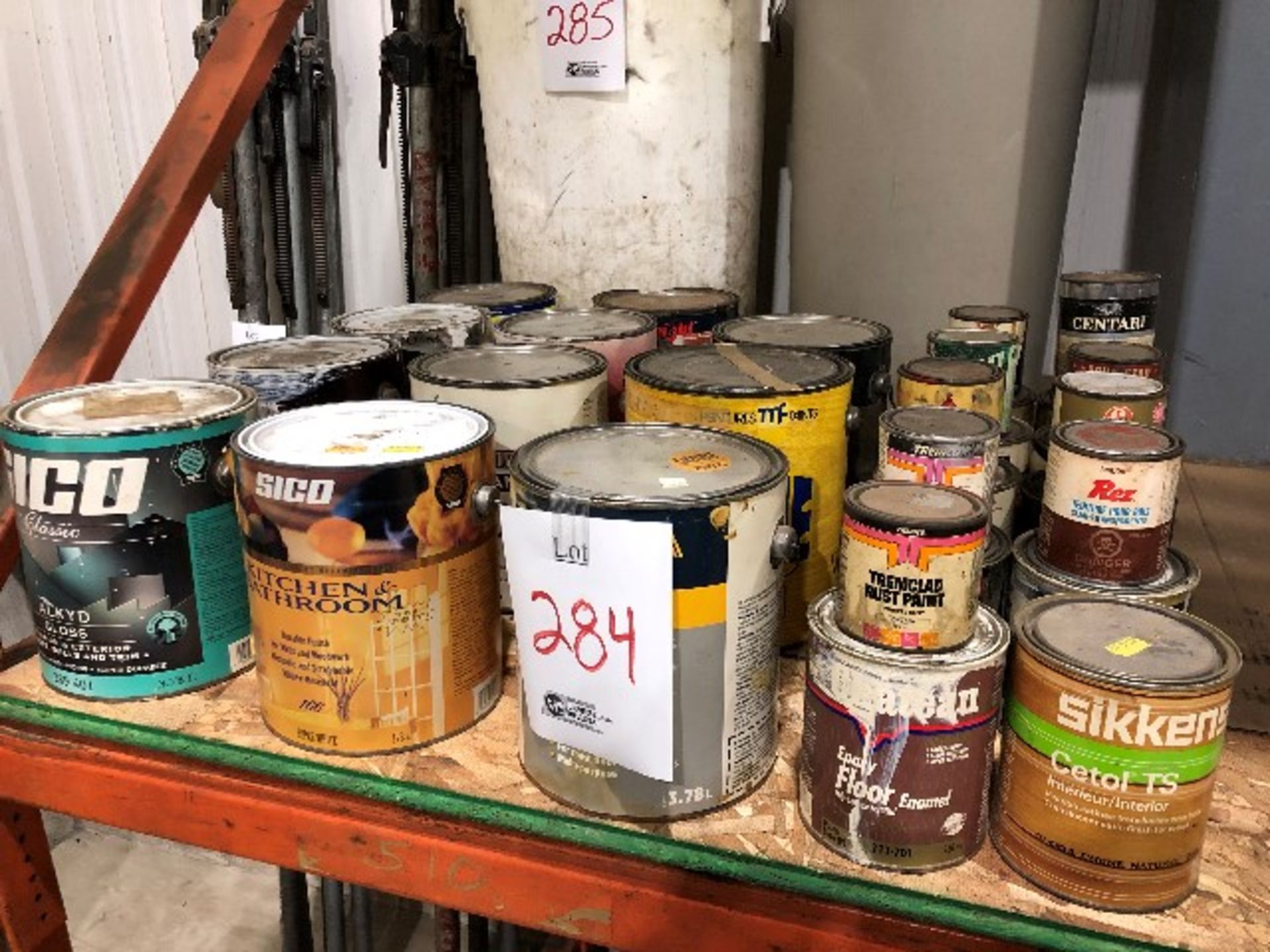 Assorted paint cans, etc... (Lot)