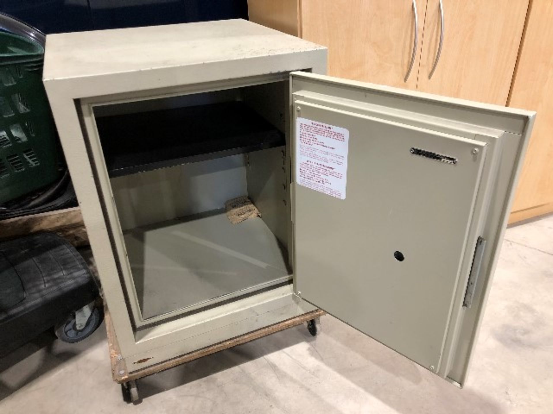 Gardex fire resistant safe class 350. open - Image 2 of 2