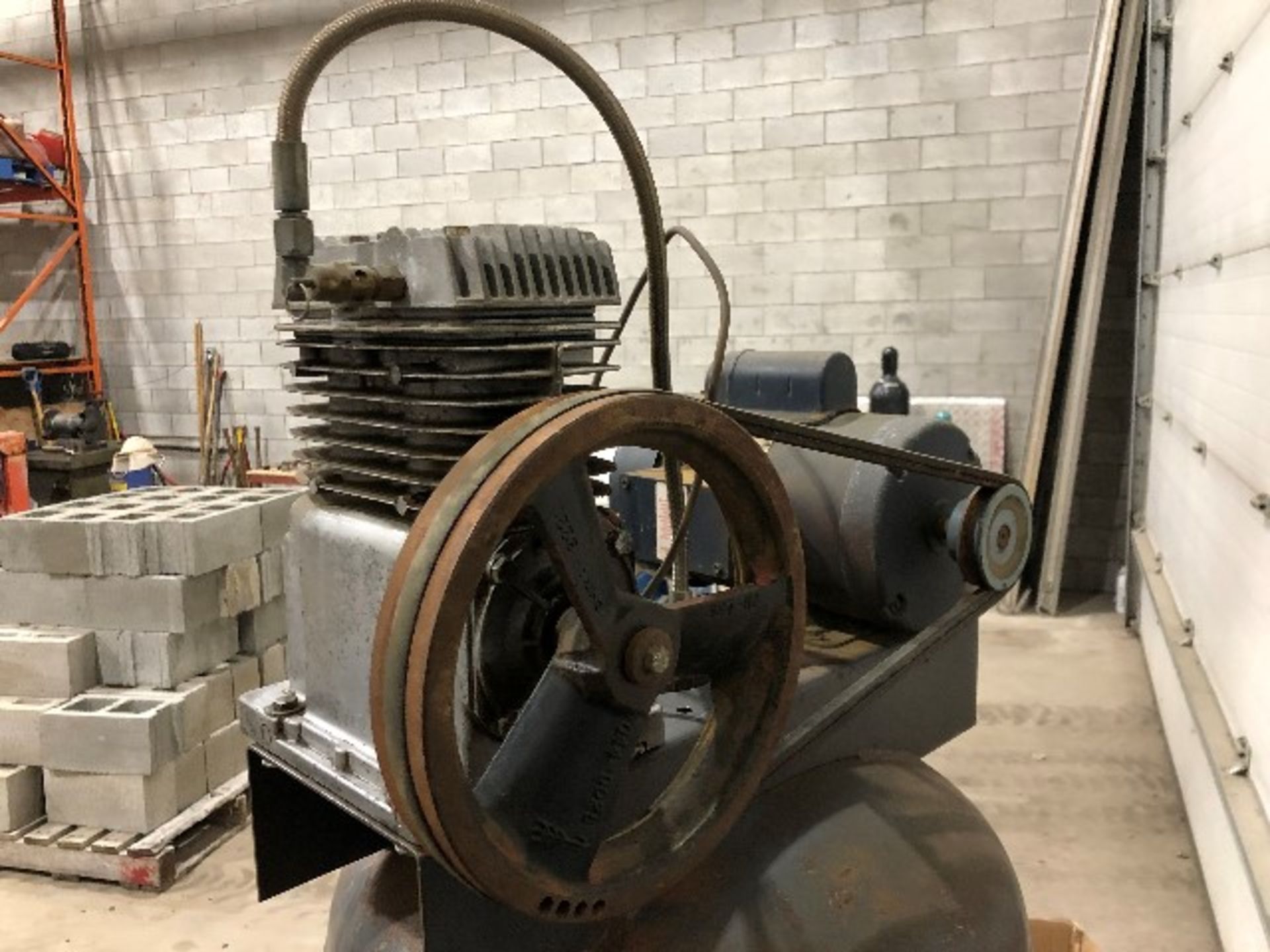 Ingersoll-Rand upright air compressor - Image 2 of 3