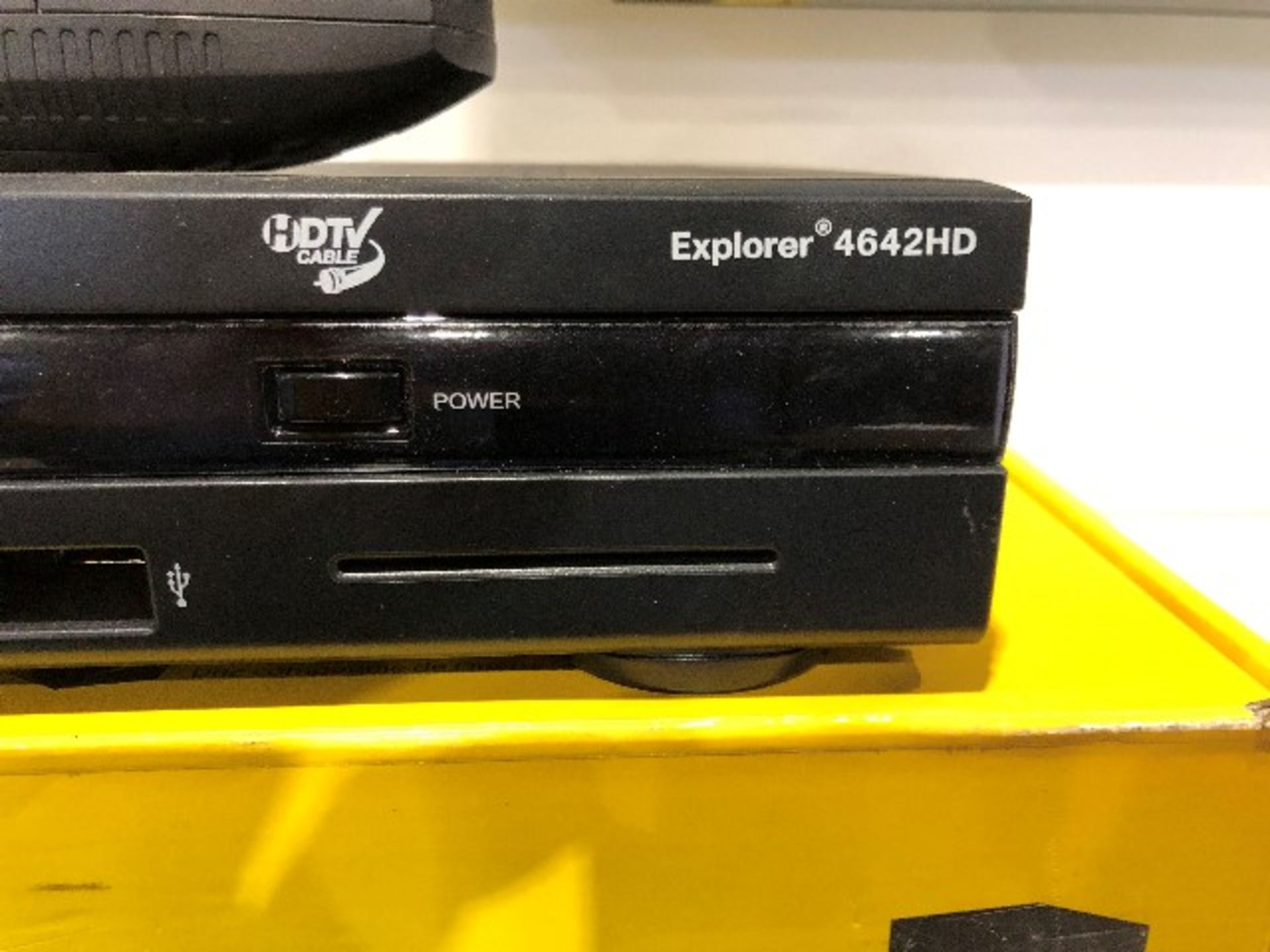 Explorer 4642HD high definition receiver - Image 2 of 3