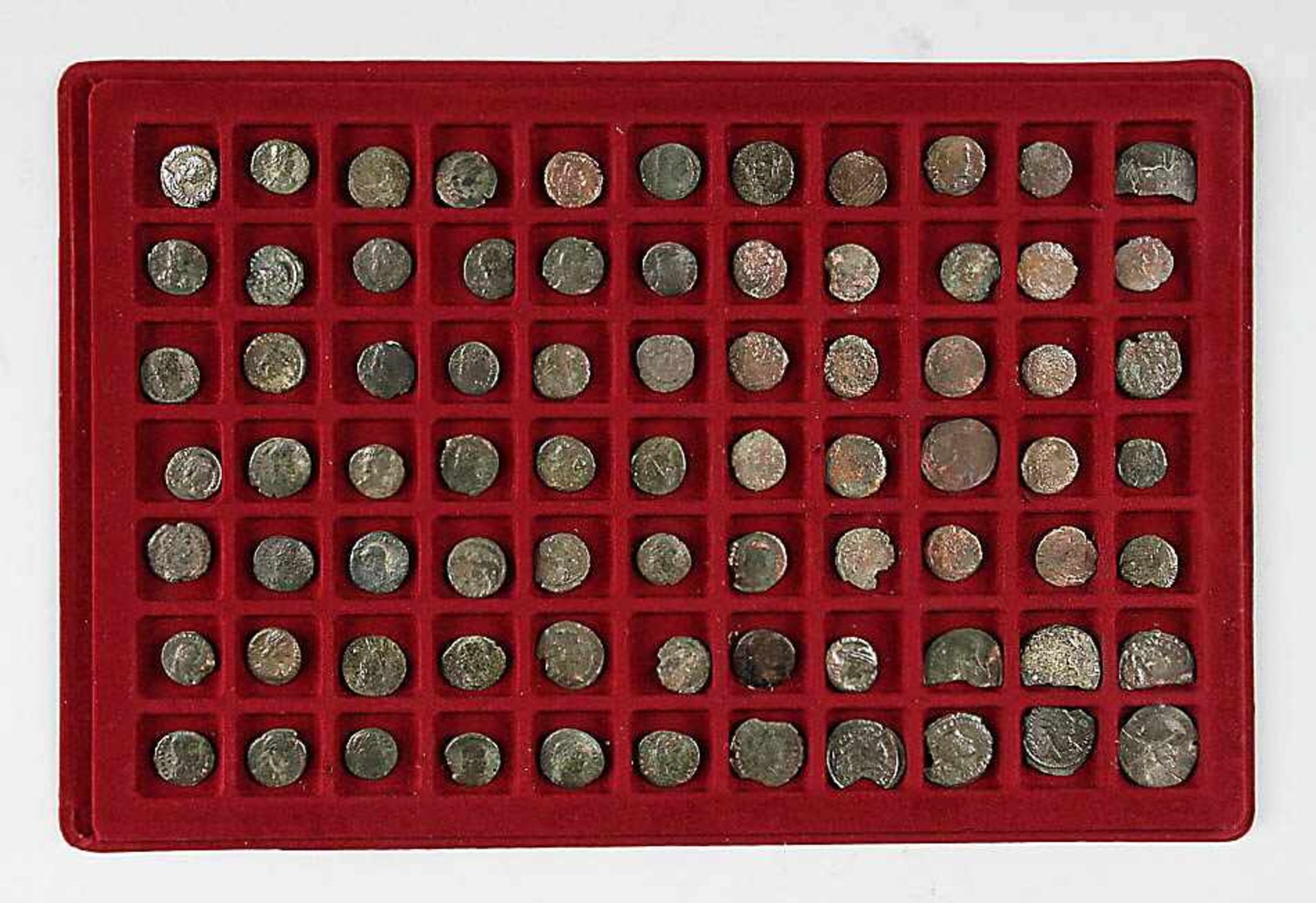 Konvolut römische Münzen77 Stück. Bronze, Alterspatina. Ca. 1.-3. Jh. n. Chr..€ 85