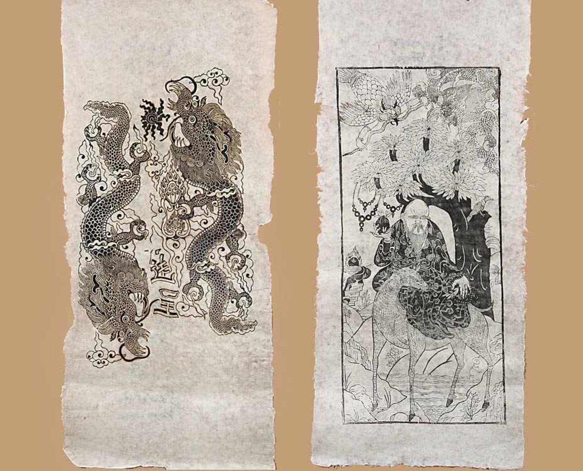 Zwei HolzschnitteChina. Darstellung zweier Drachen und Gott der Langlebigkeit auf einem Hirsch