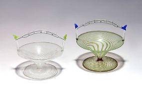 Zwei HenkelschälchenBuntes, vor der Lampe geblasenes Glas. H 7 cm, 8 cm.o. L.