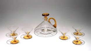 Likörservice1950er Jahre. Karaffe, sechs Gläser. Farbl. und bernsteinfarbenes Glas, Schliffdekor.
