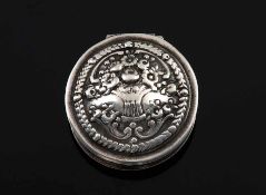 PillendöschenDeutsch, 800er Silber, Herstellermarke: Otto Arthur, Köln. Runde Form, gewölbter