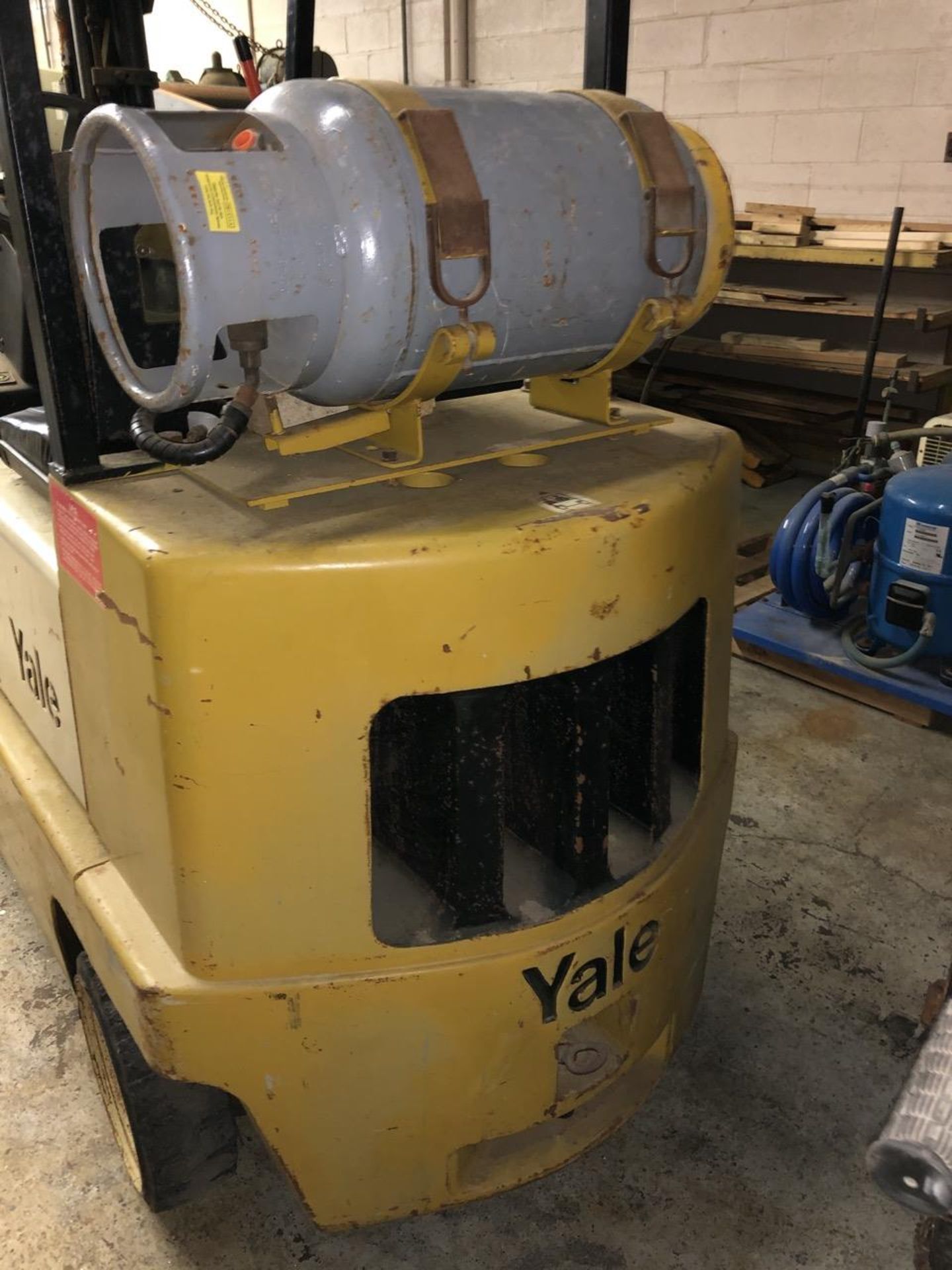 Yale 4000 Forklift - Image 4 of 9