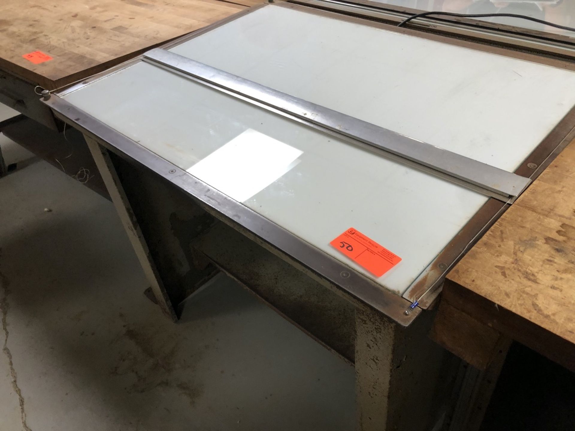 Nuare Light Table with Straight Edge 30" X 42"