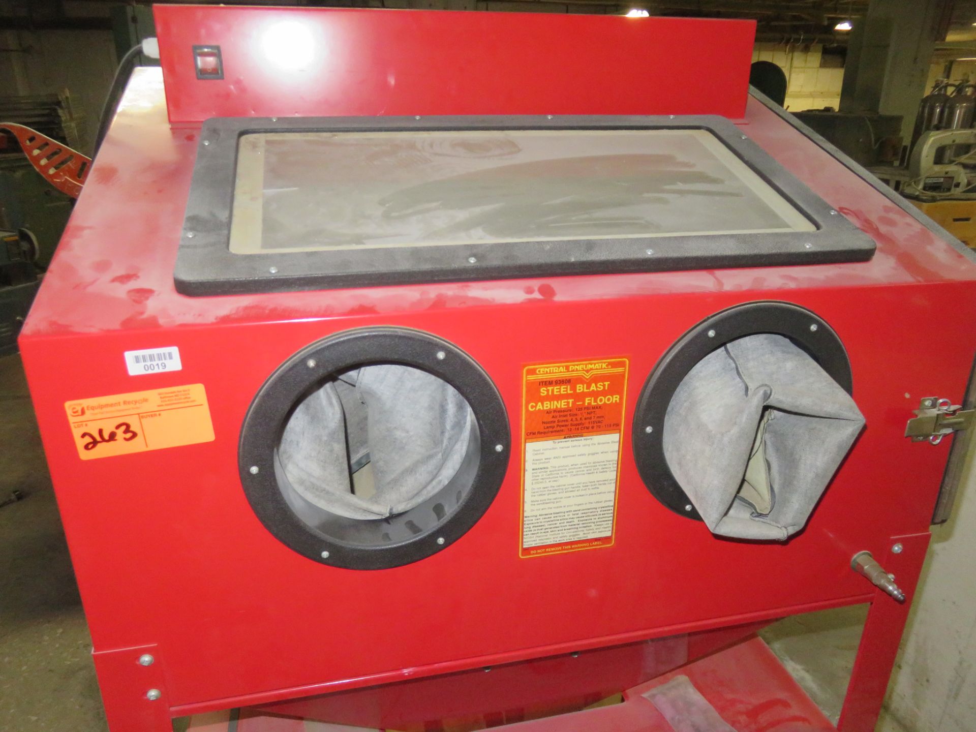 Central Pneumatic Steel Blast Cabinet 93608 - Image 2 of 4