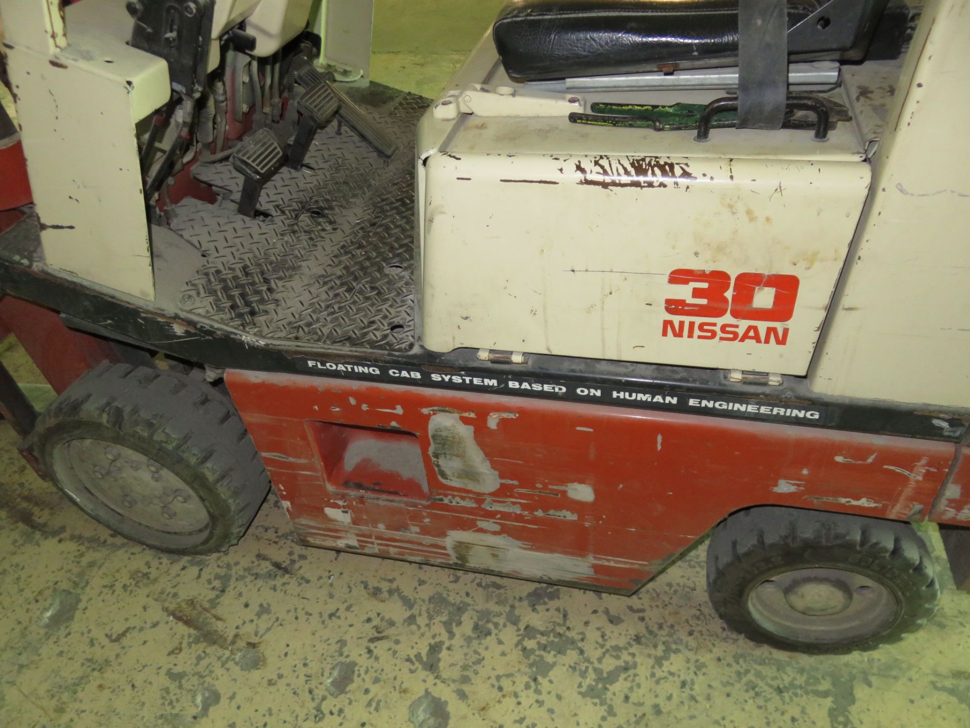 Nissan 30 Forklift SideShift 4955 Hours Late Removal October 29th - Image 2 of 8