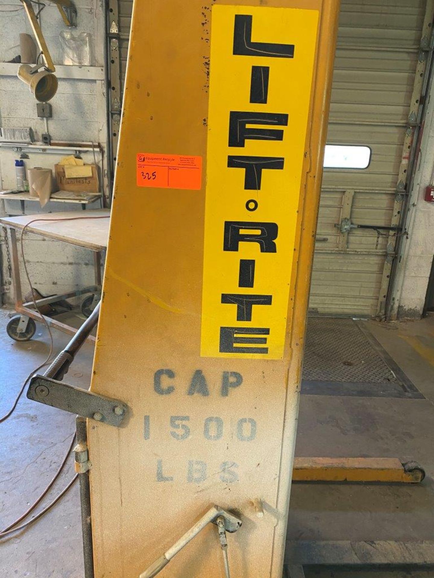 Lift O Rite Battery Operated 1500 lbs Lift LT -132 - Image 2 of 7