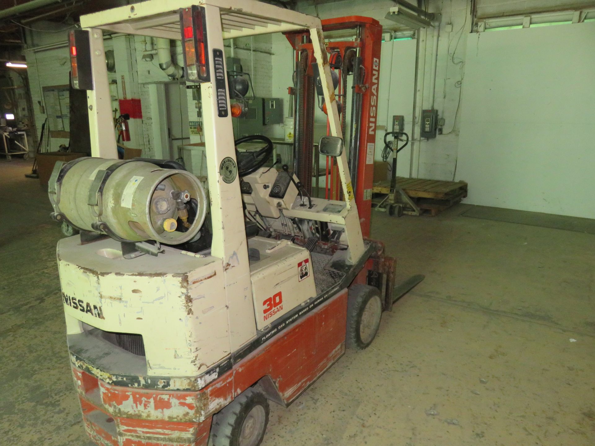 Nissan 30 Forklift SideShift 4955 Hours Late Removal October 29th - Image 4 of 8