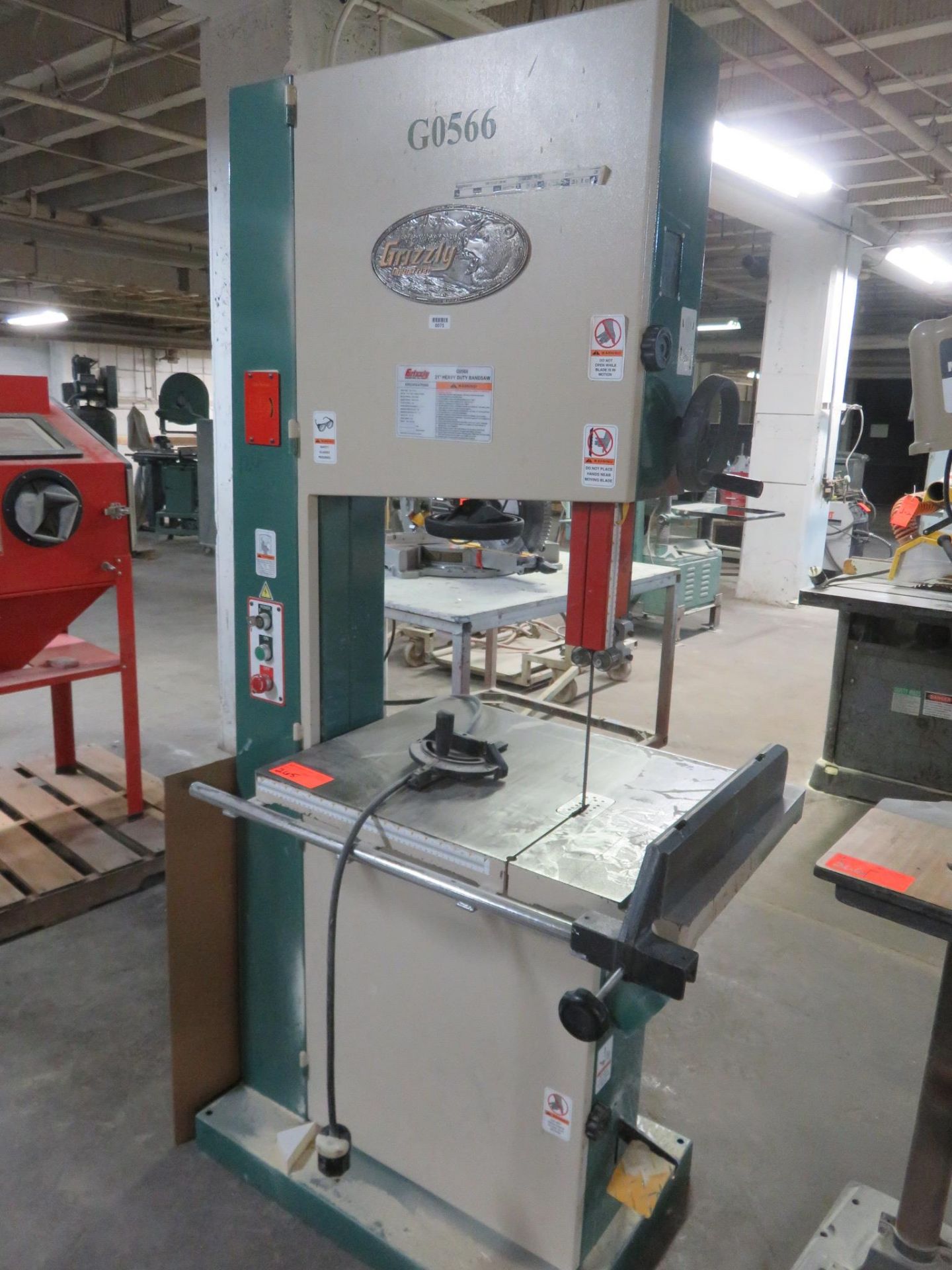 Grizzly G0566 Heavy Duty Band Saw 21"