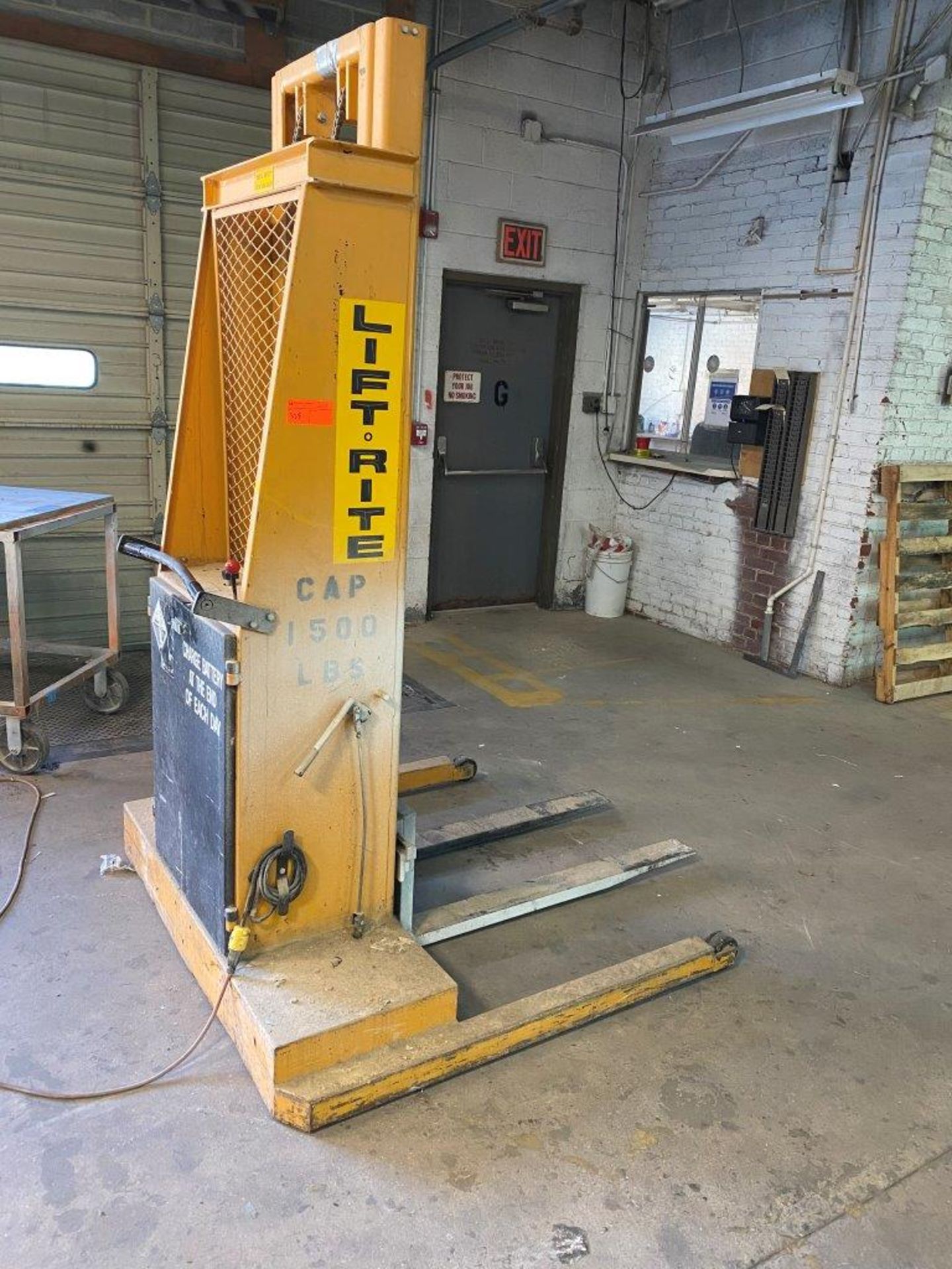 Lift O Rite Battery Operated 1500 lbs Lift LT -132