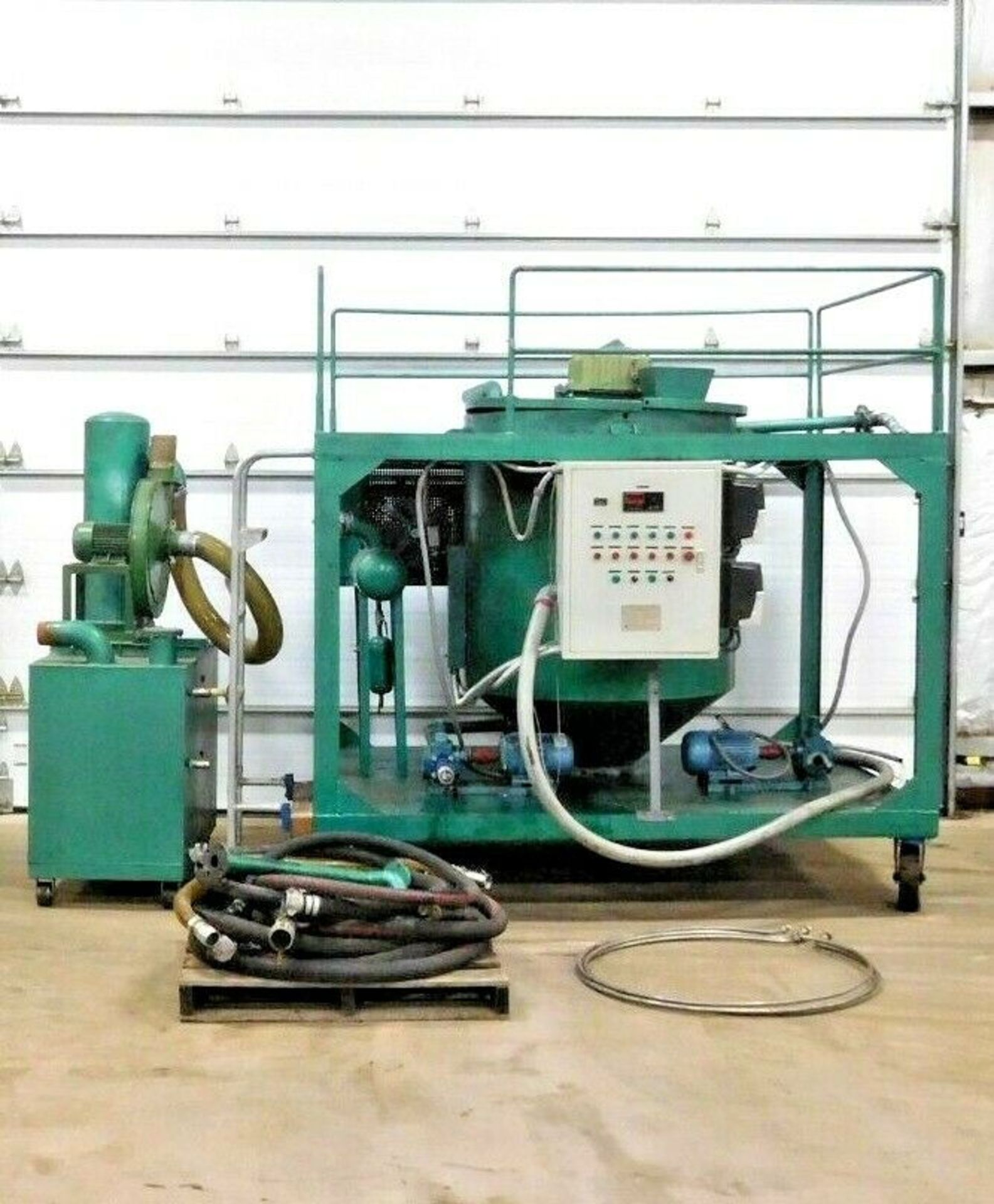 ENGINE OIL RECYCLING SYSTEM LYE-1000. 58 KW. 1000 L/D FLOW. 220 V. 3PH.