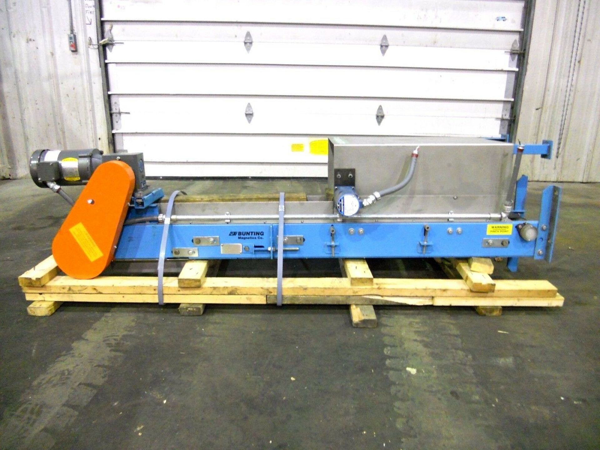 BUNTING VERTICAL MAGNETIC CONVEYOR W/ BUCKET