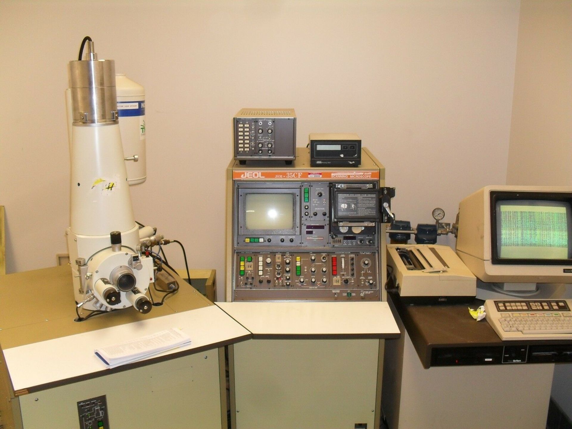 JEOL JSM-35CF SCANNING MICROSCOPE SYSTEM W/ CONTROLS, CAMERA SYSTEM ETC