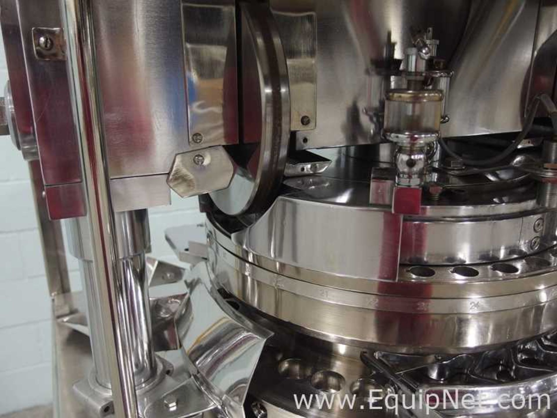 Fluidpack Accura B4 Double Rotary Tablet Press - Image 6 of 18