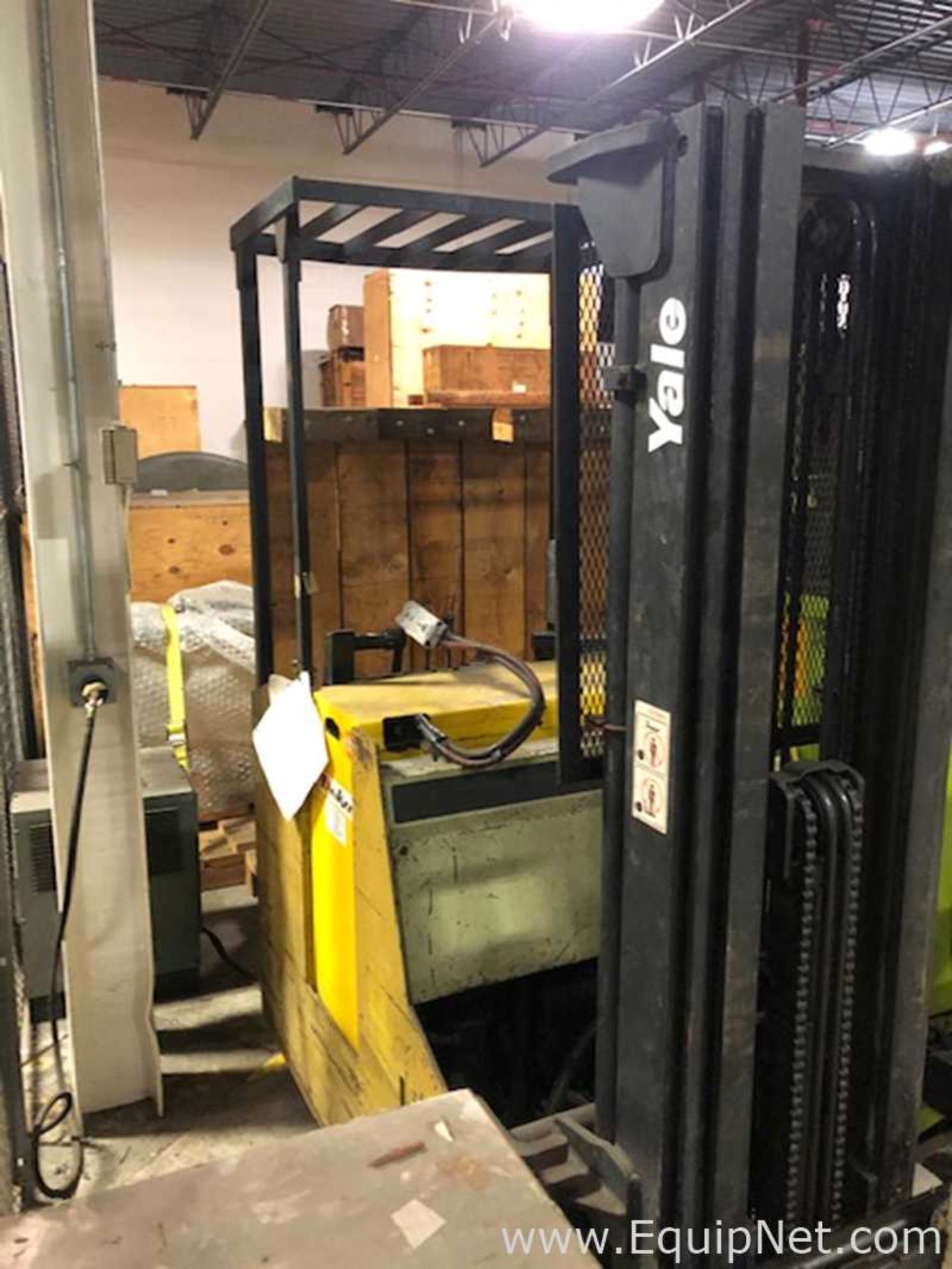 Yale ESC030AB 3,000 Pound Stand Electric Up Fork Lift