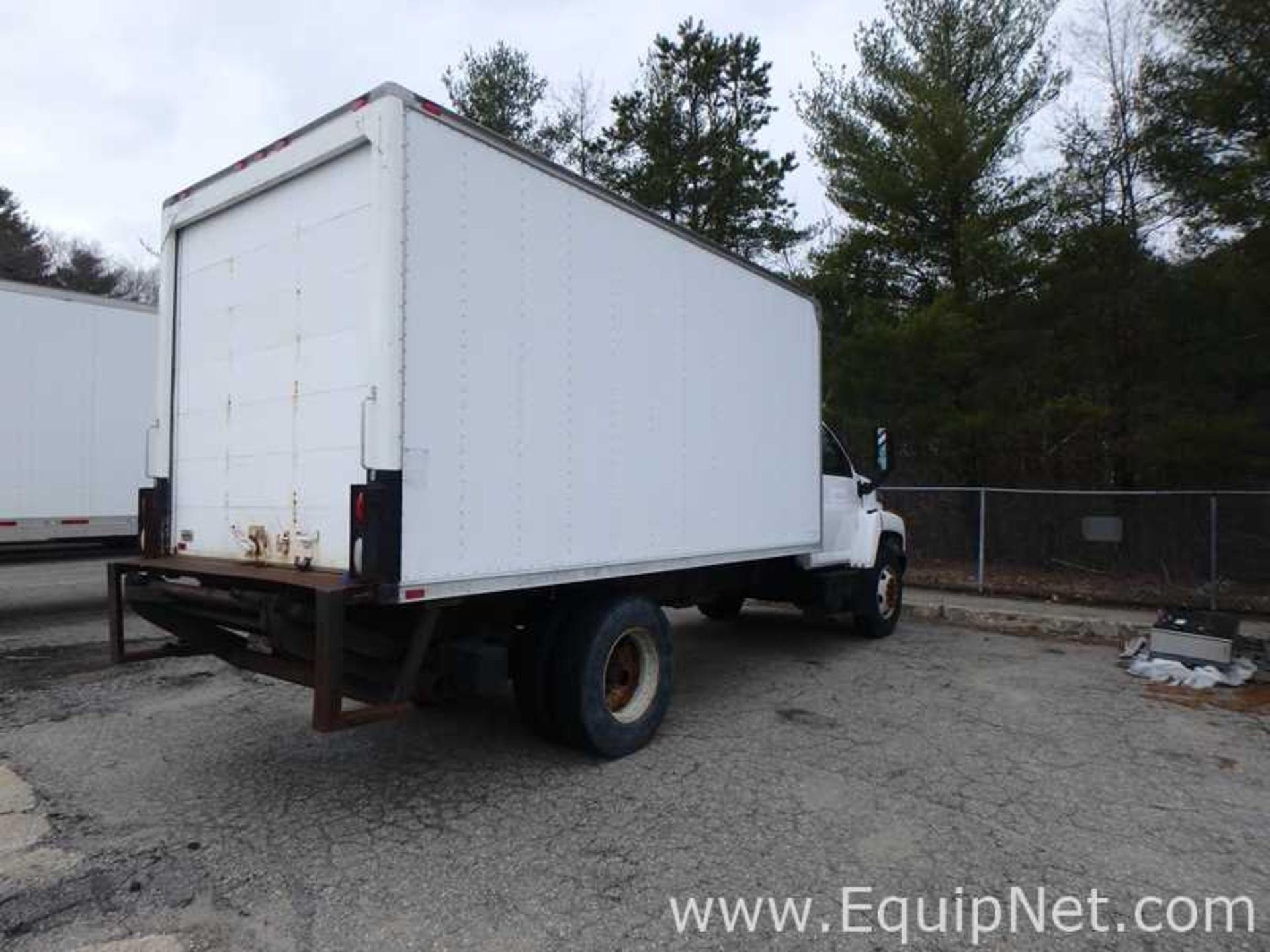 2005 GMC C7500 Box or Cargo Truck - Image 2 of 33