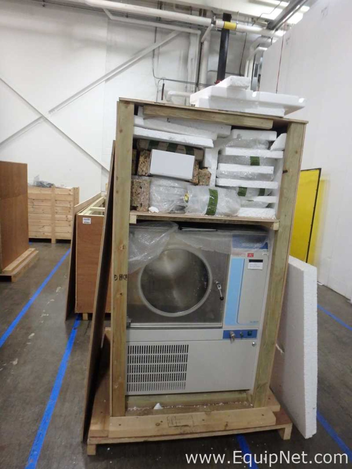 Thermo Heto PL9000 Freeze Dryer Equipped with Custom Made Pyrex Dishes - Image 2 of 13