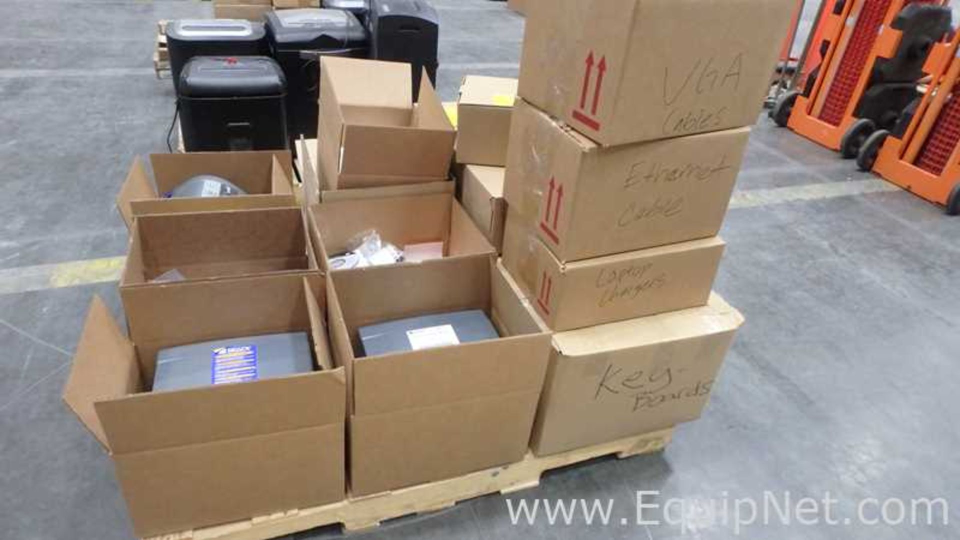 Lot of 1 Pallet Assorted Brady Label Printers BBP33,BBP31 With Accessories and Computer Accessories - Image 15 of 16