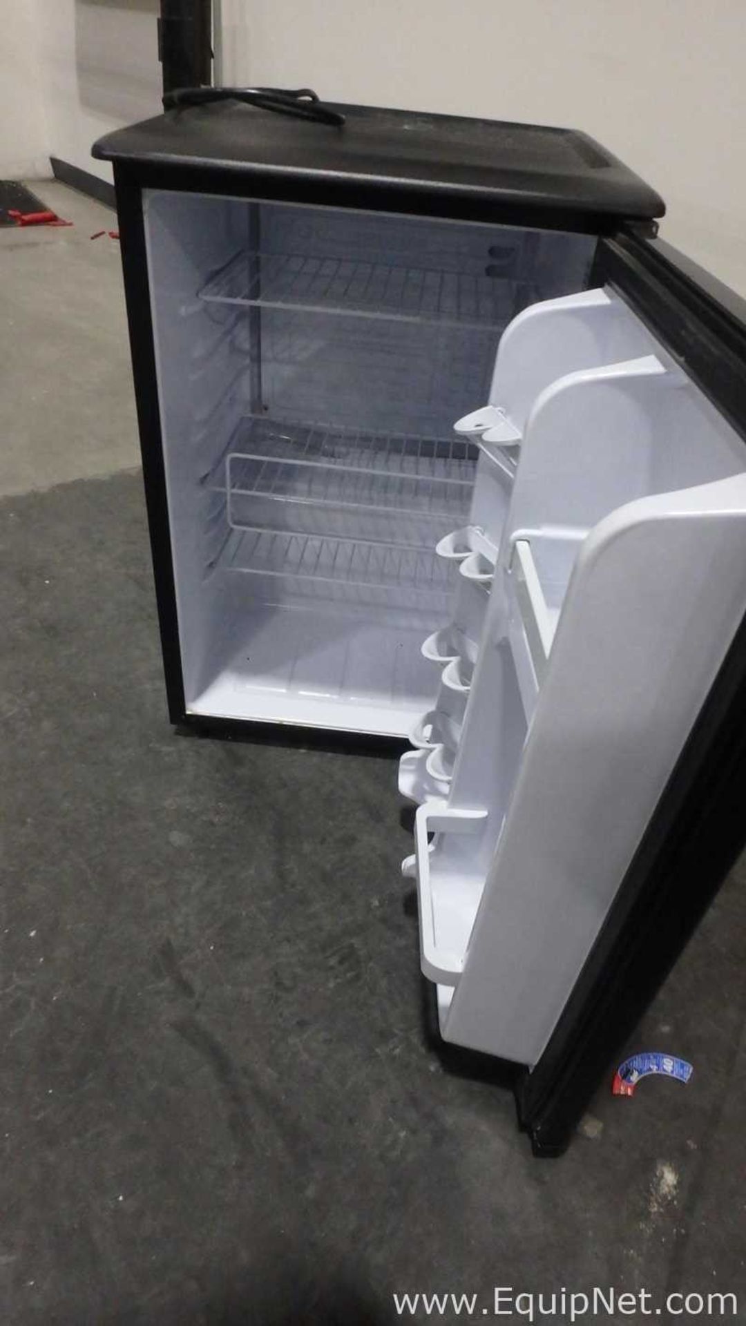 Lot of 4 Refrigerators - Image 13 of 23