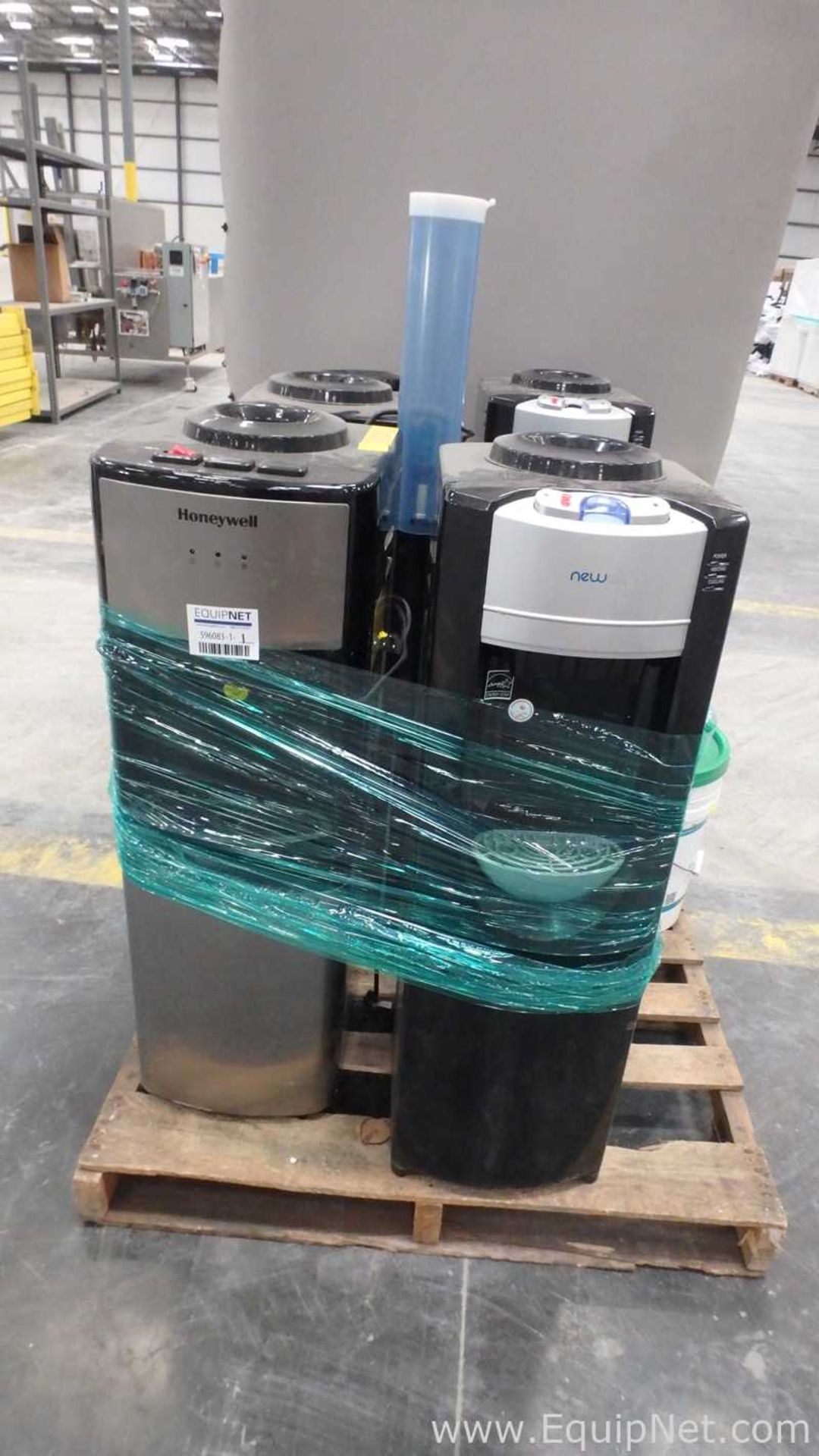 Lot of 1 Pallet With 5 Water Dispensers