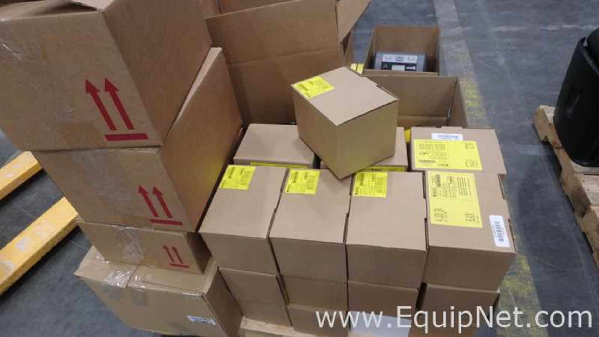 Lot of 1 Pallet Assorted Brady Label Printers BBP33,BBP31 With Accessories and Computer Accessories - Image 9 of 16