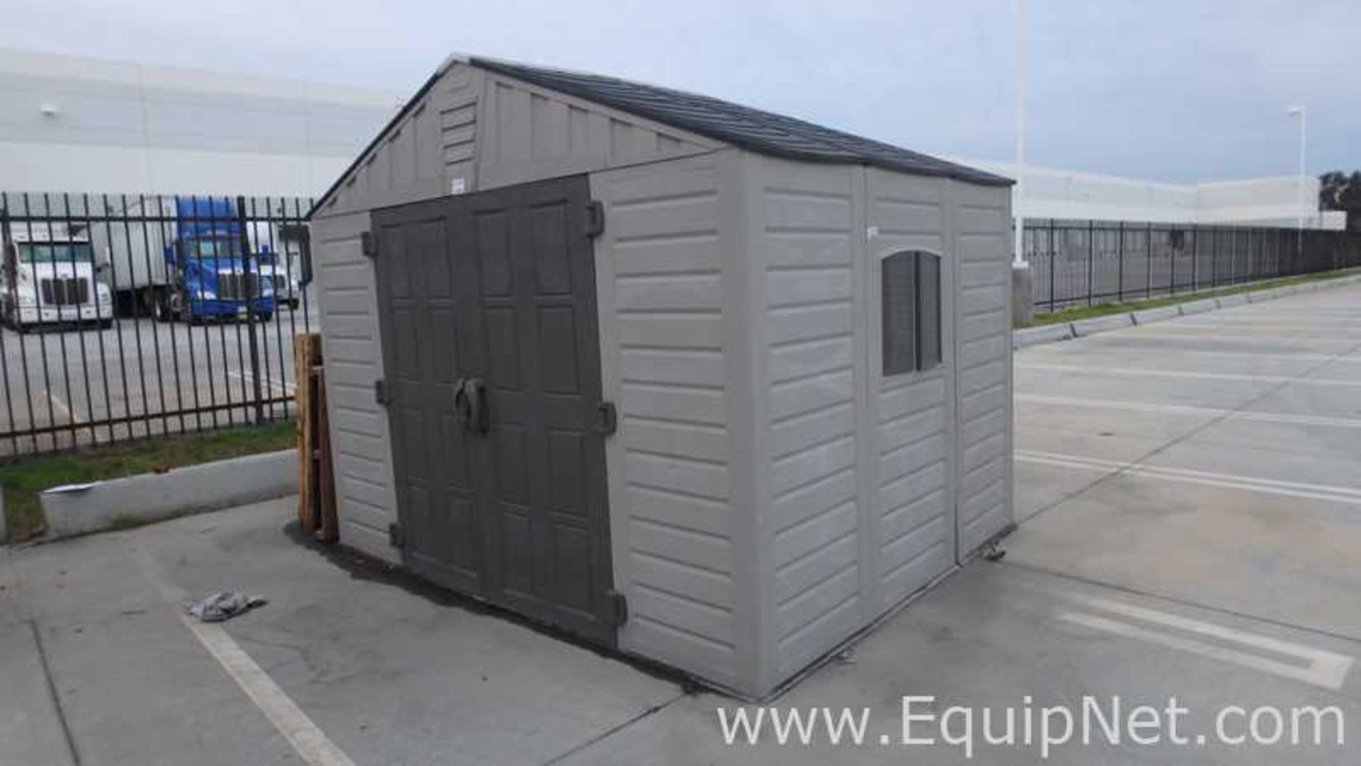 Outside Storage Shed - Image 4 of 16