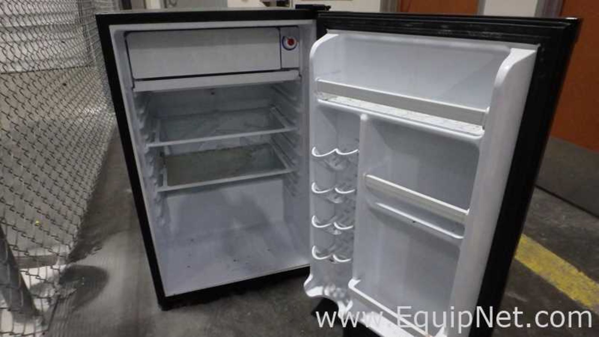 Lot of 4 Refrigerators - Image 6 of 23