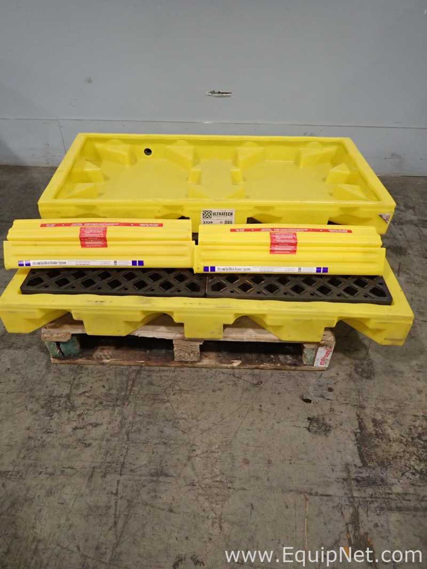 Ultratech 2330 4-Drum and 2329 2-Drum Spill Pallets - Image 2 of 7